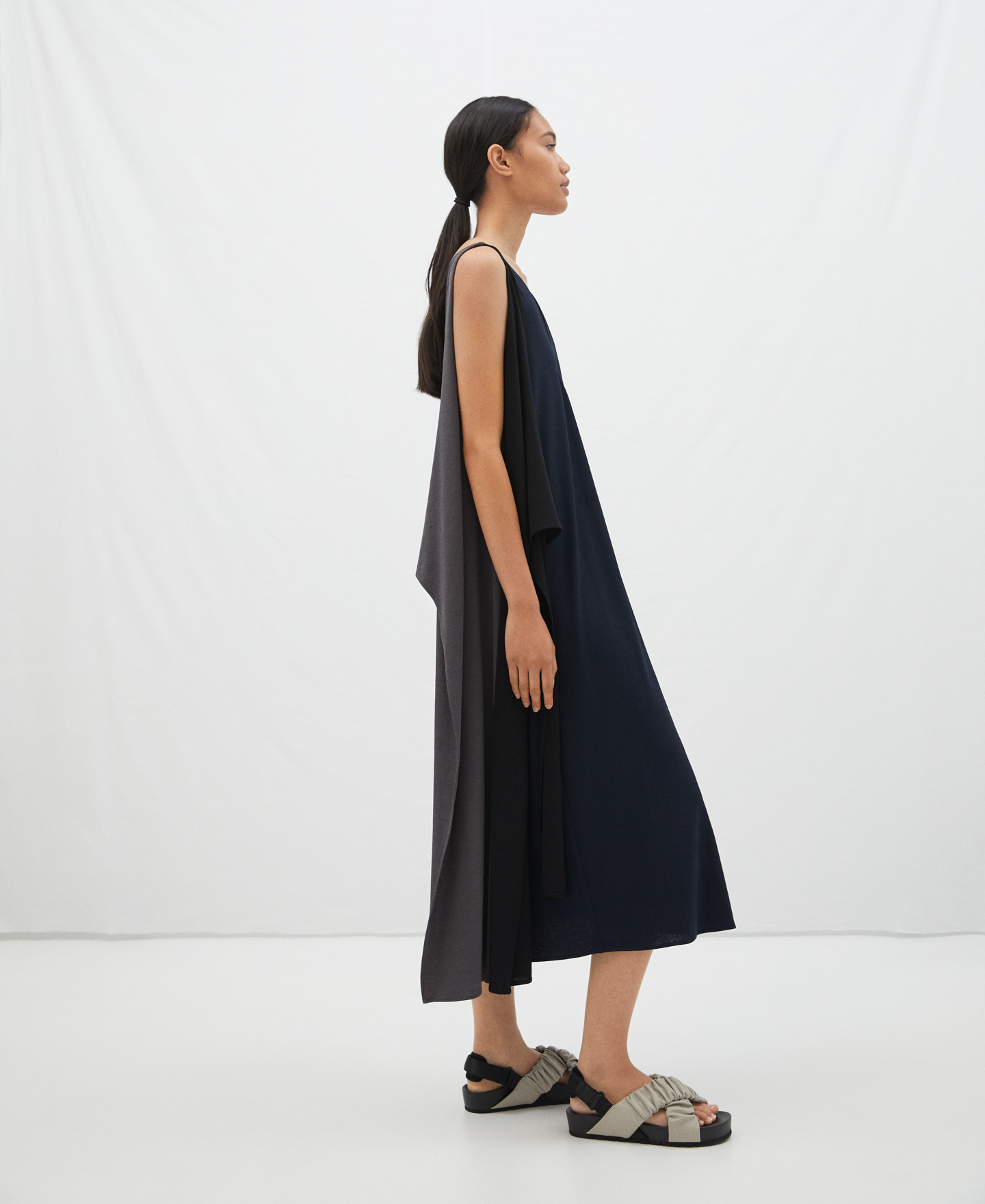 Circular pattern dress with buckle image number 3