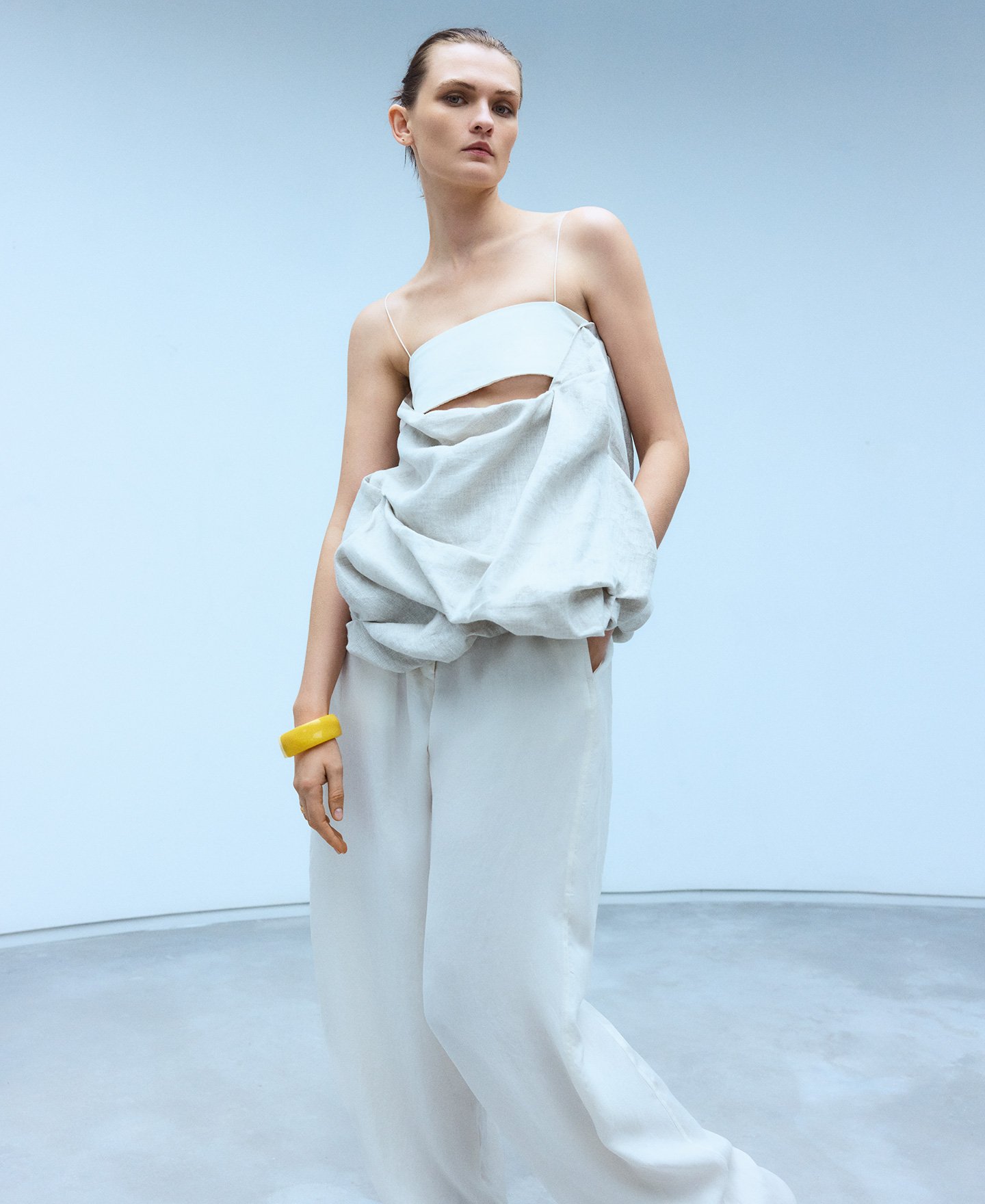 Pulsera r&iacute;gida resina bicolor image number 3