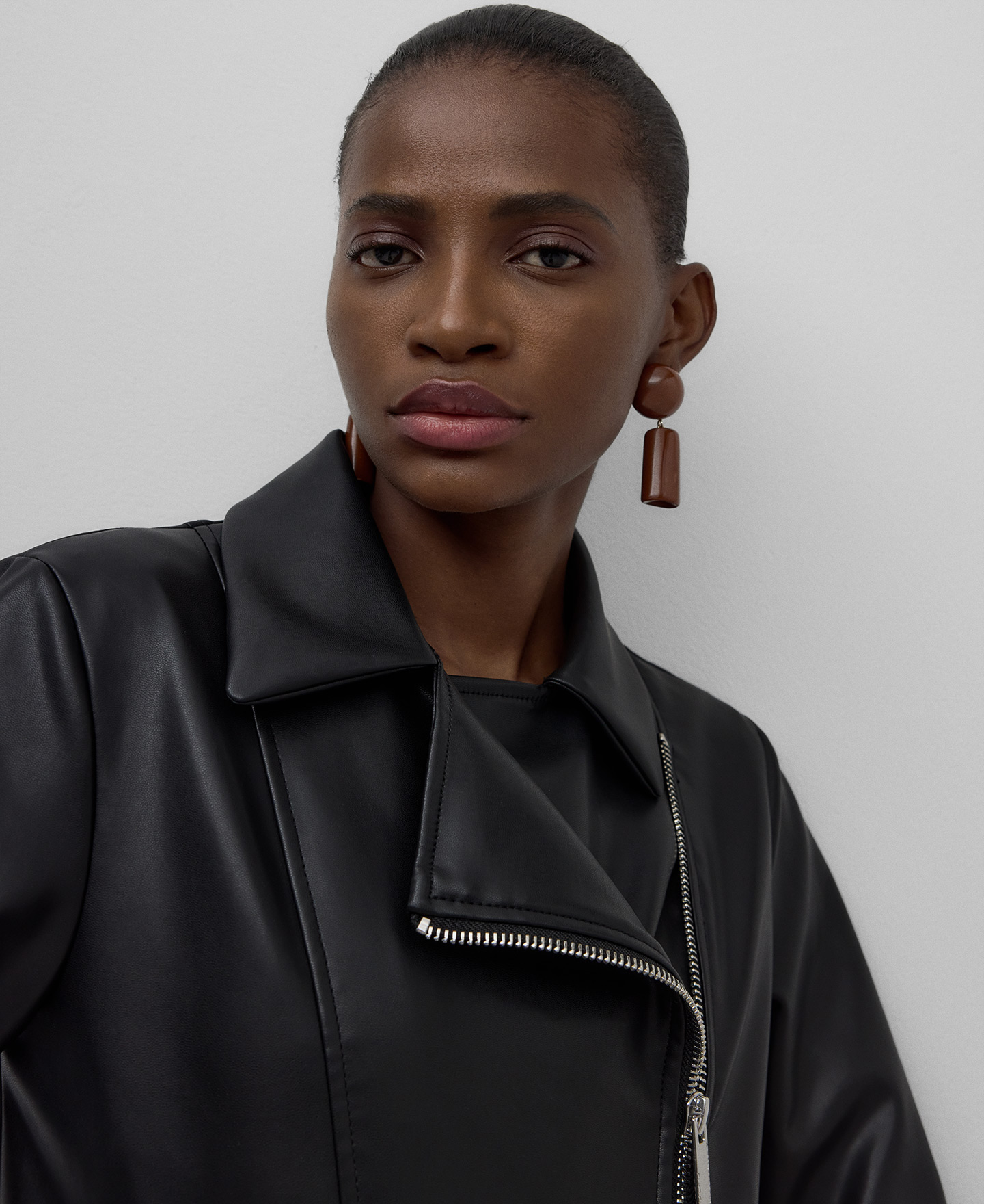 Pendientes geom&eacute;tricos resina mujer image number 3