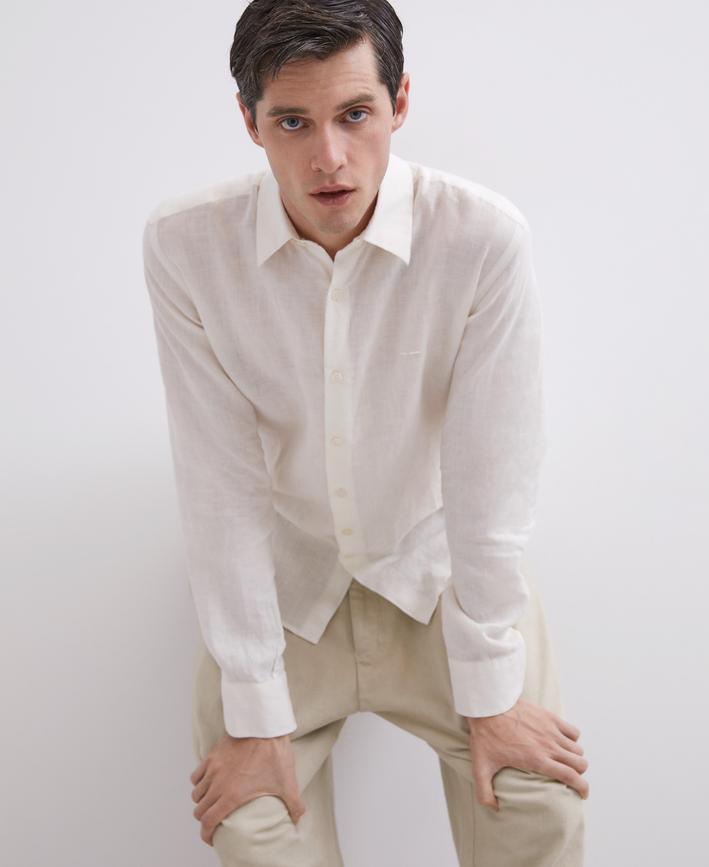 White linen shirt with shirt collar image number 0