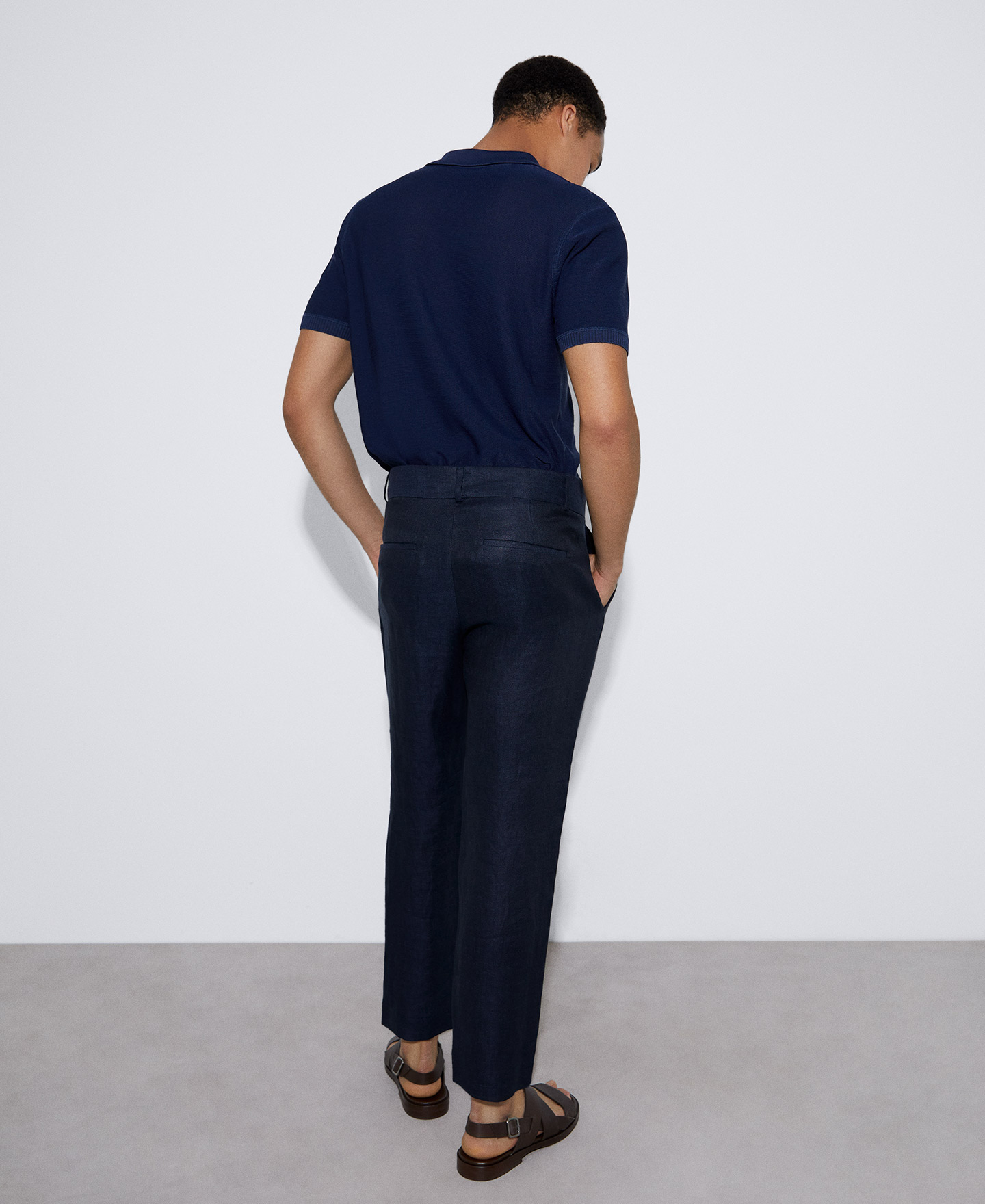 Carrot silhouette trousers with darts image number 2