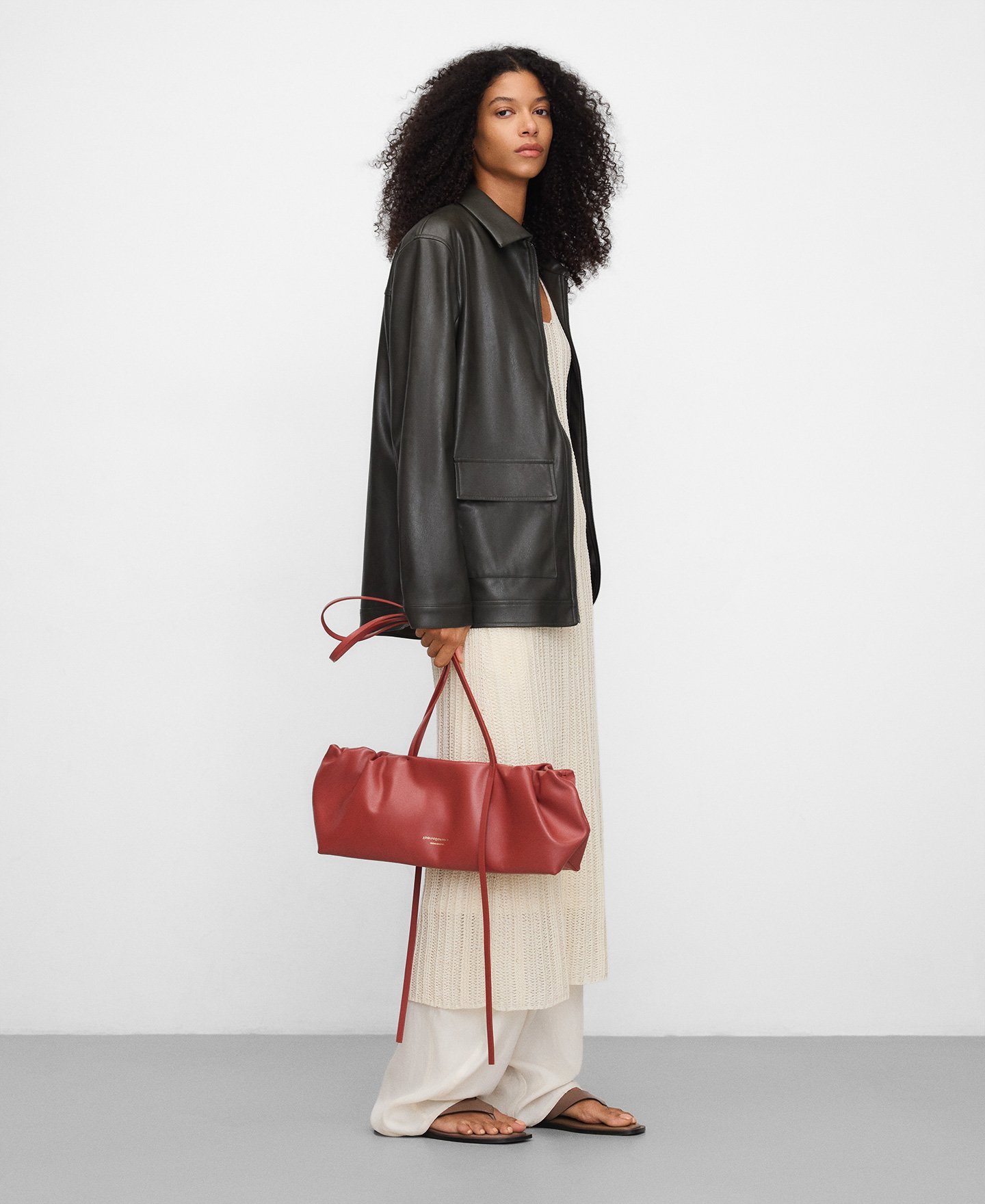 Doce elongated leather maxi shoulder bag image number 4