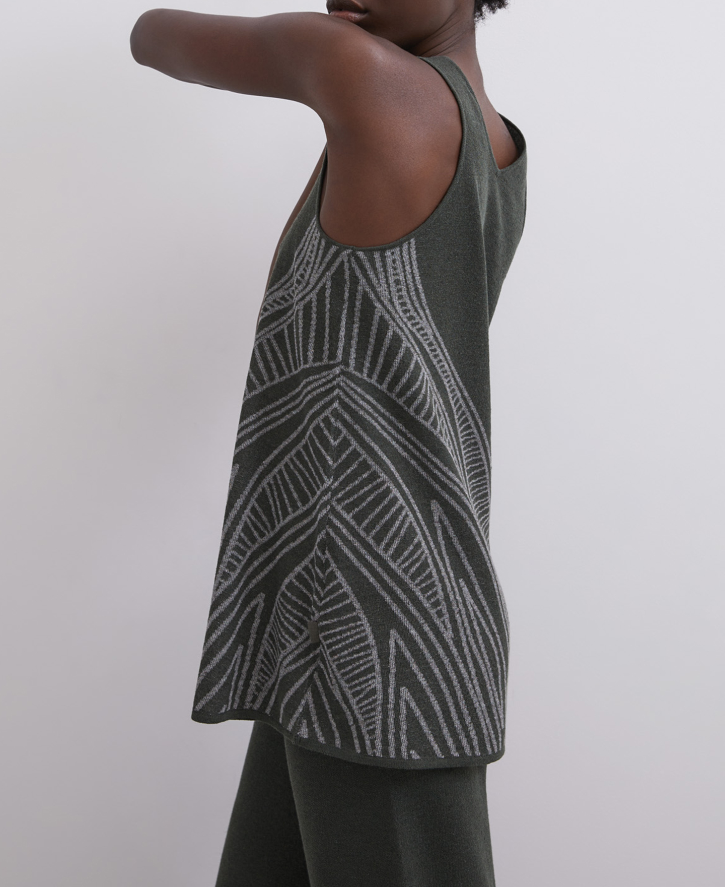 Green top in linen jacquard image number 2