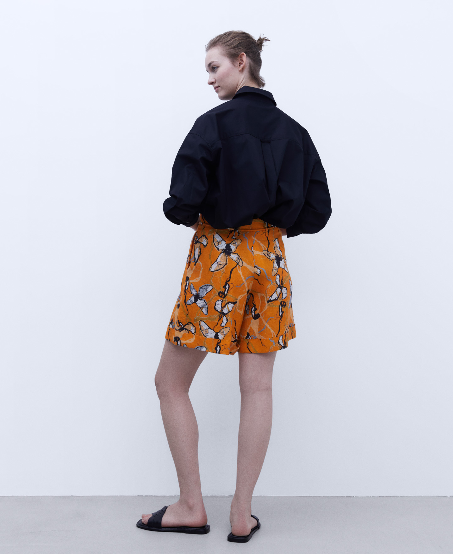 Printed linen Bermuda shorts image number 1