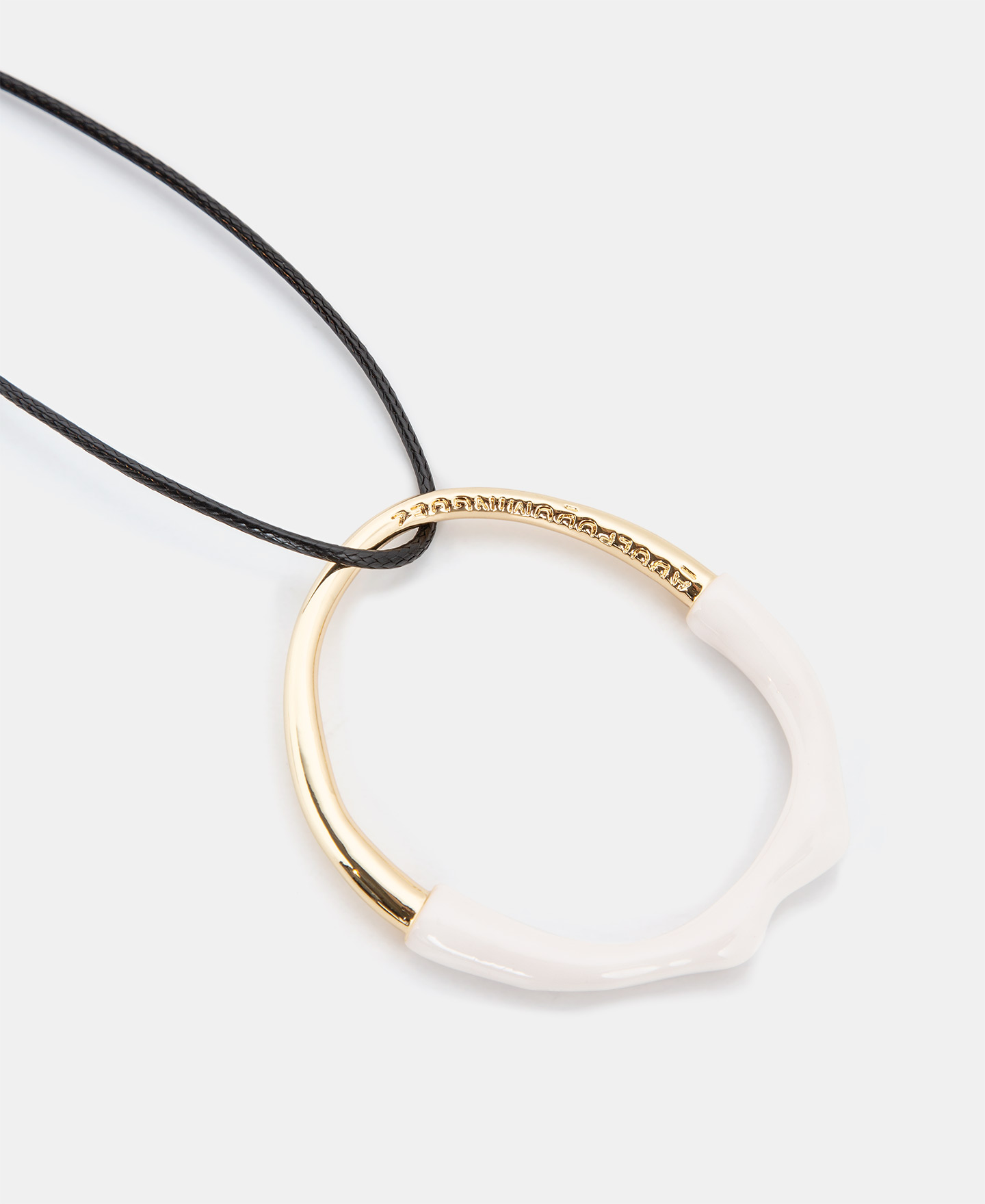 Colgante circular en resina y metal image number 1