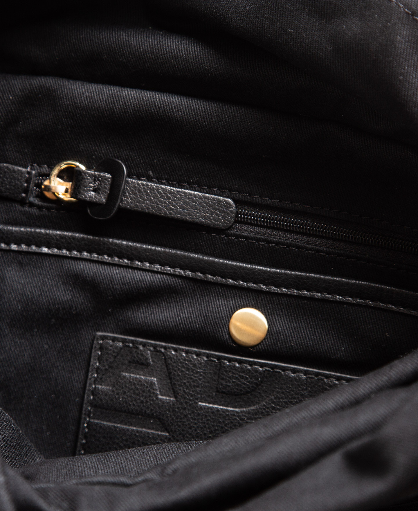 Braided shoulder bag in leather texture image number 2