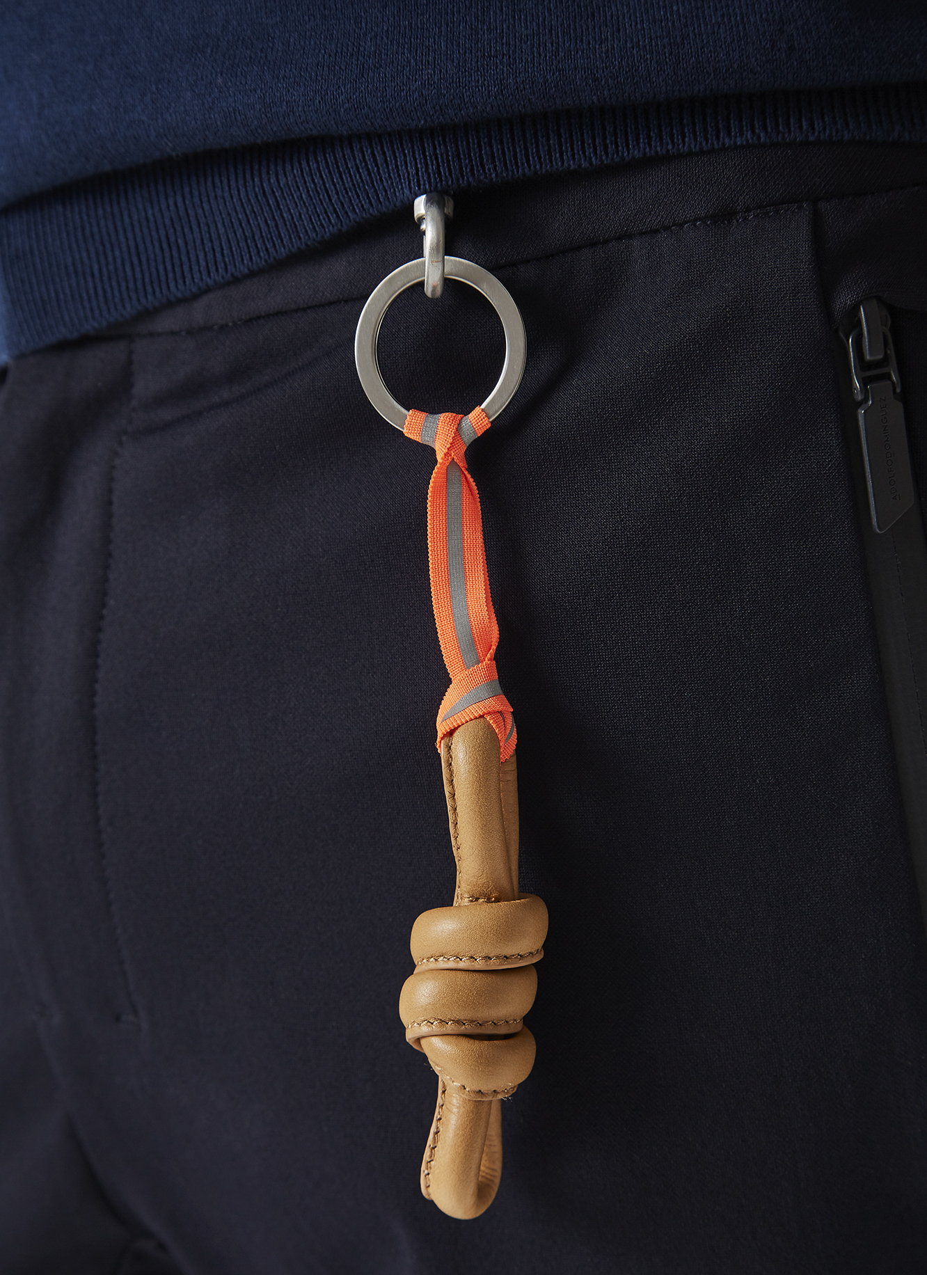 Leather knot keyring image number 1