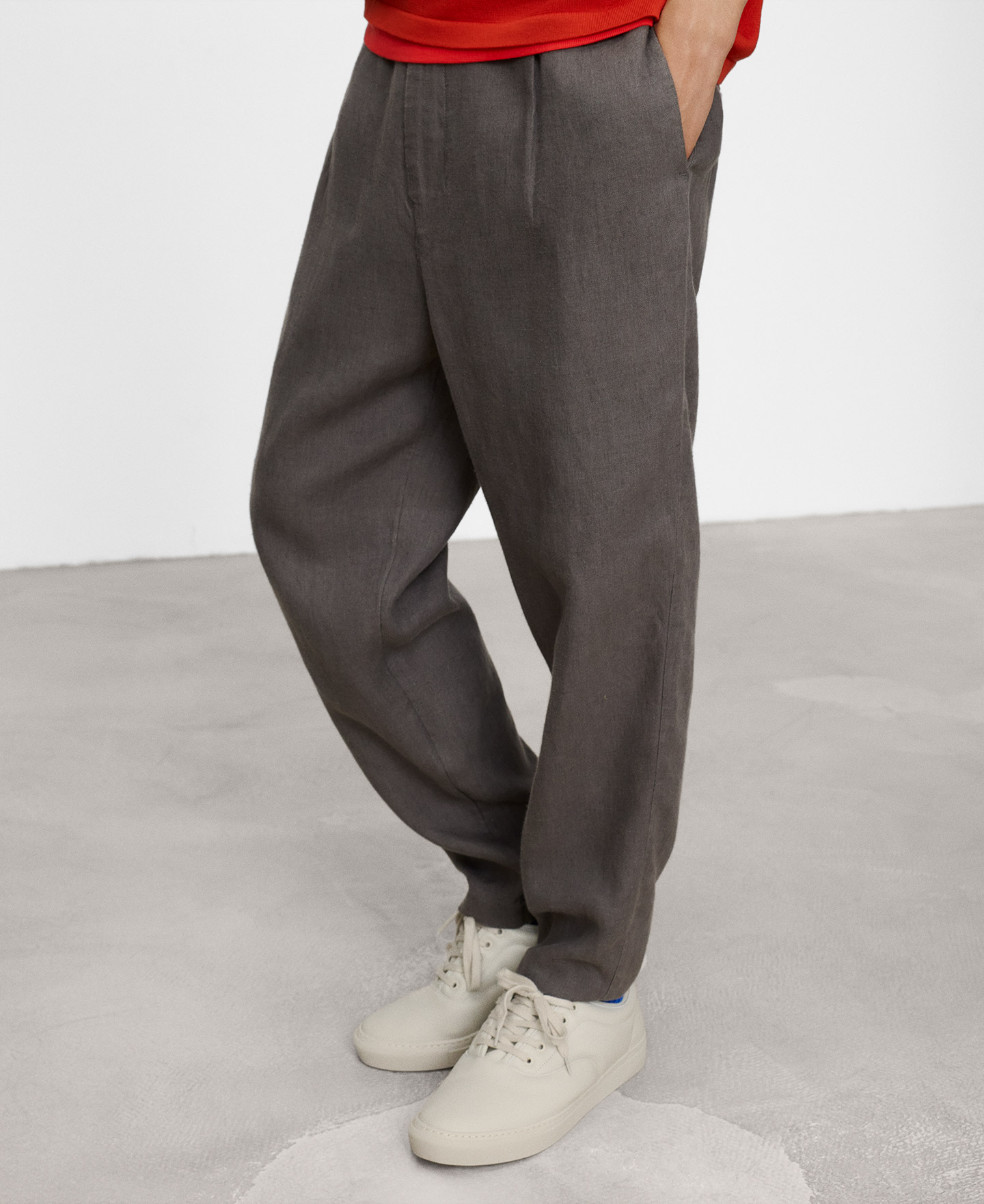 European linen semi-jogger trousers image number 0
