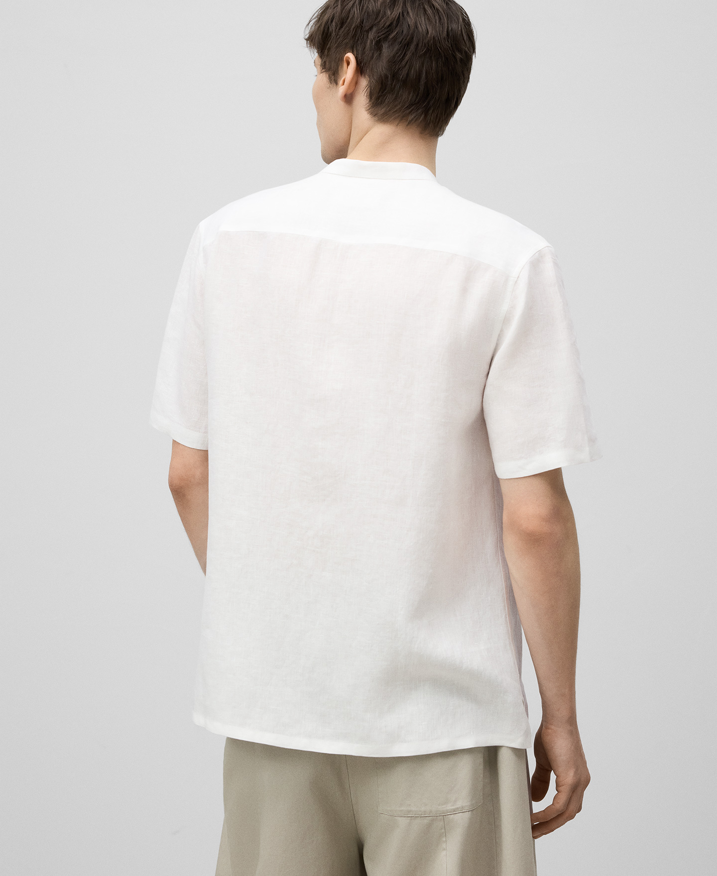 European linen Mandarin collar shirt man image number 2