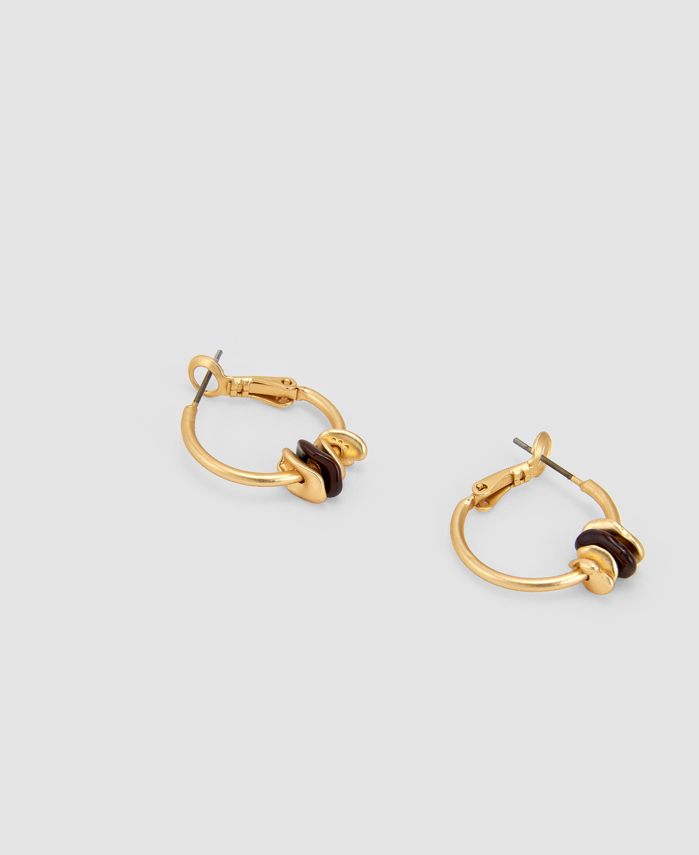 Zinc hoop Pétalo earring image number 2