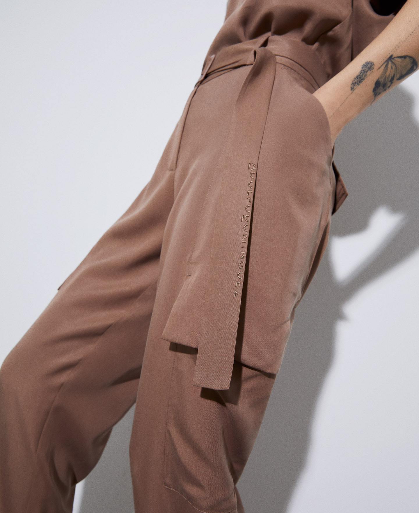 Lyocell cargo trousers image number 3