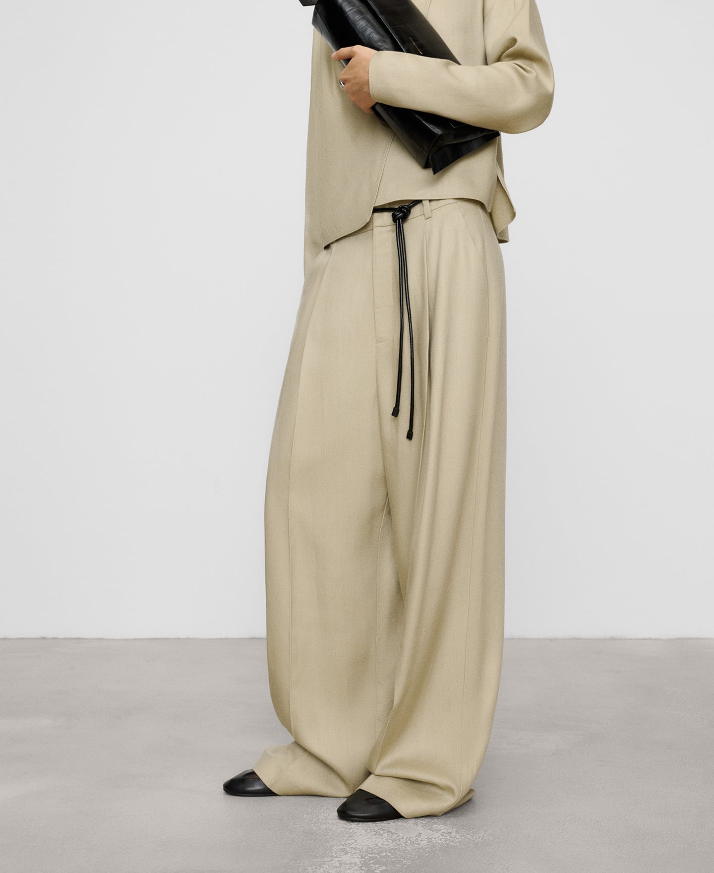 Straigh pleated trousers image number 0