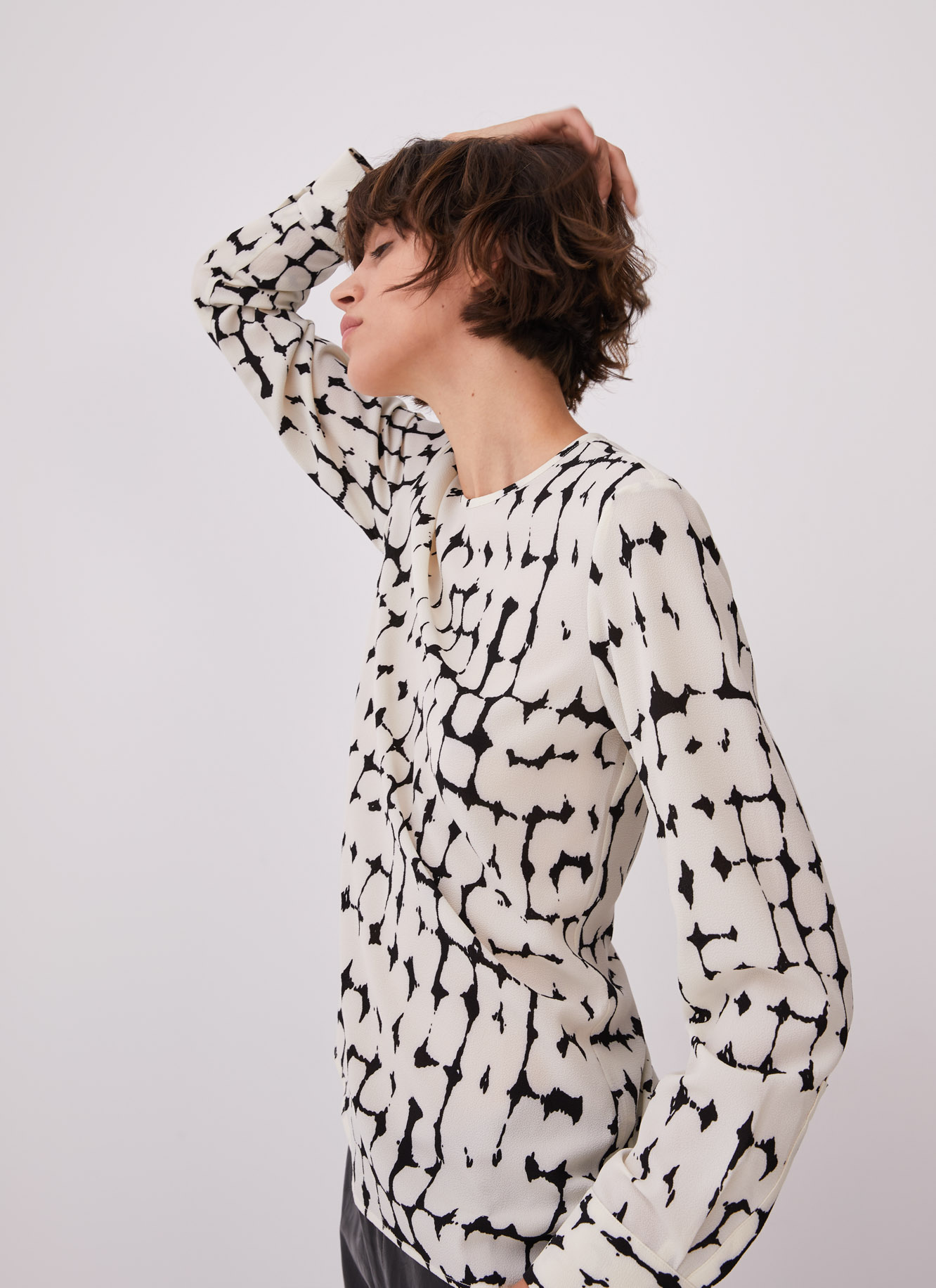 Camisa con espalda abotonada image number 5