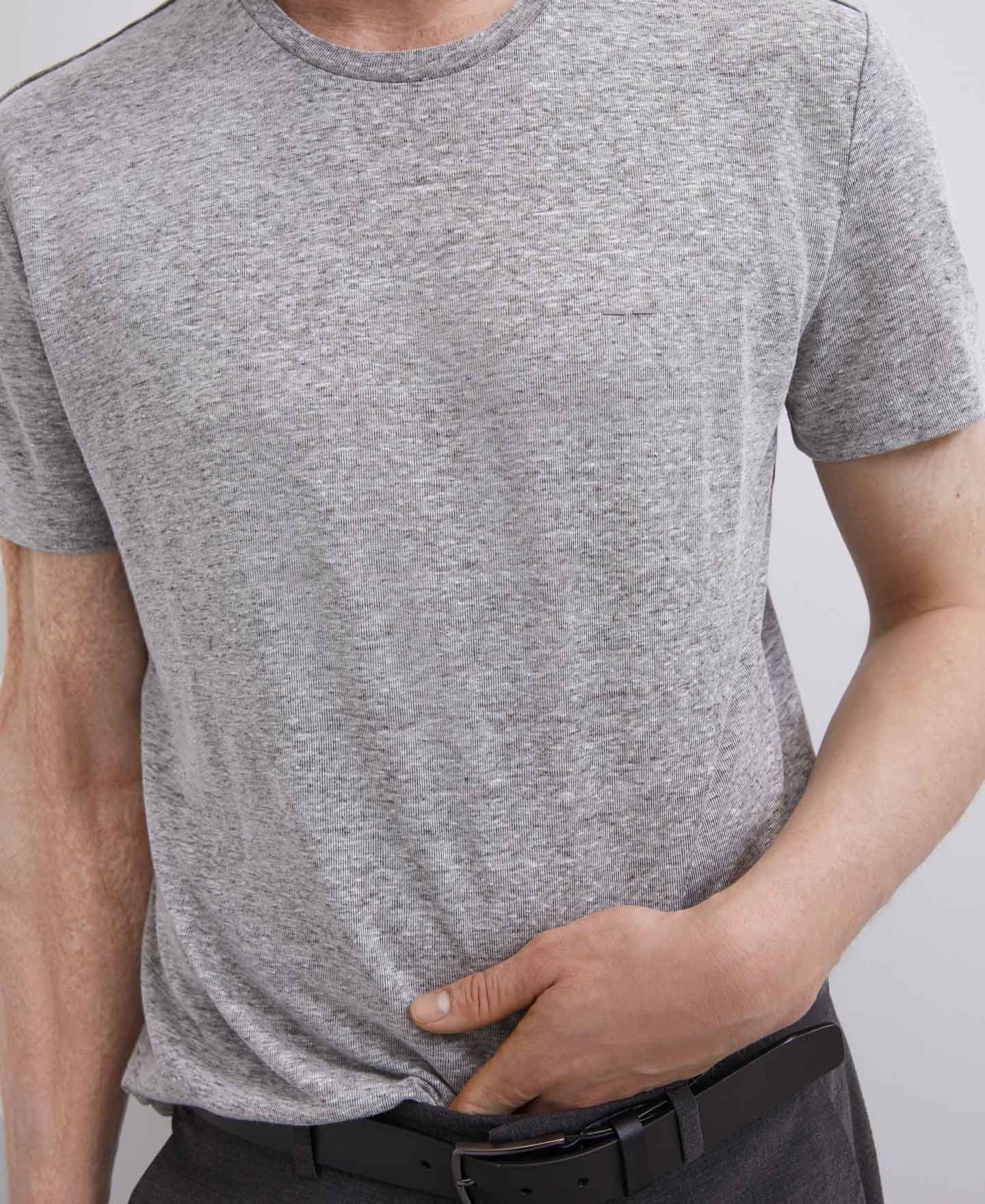 Camiseta gris en lino image number 2