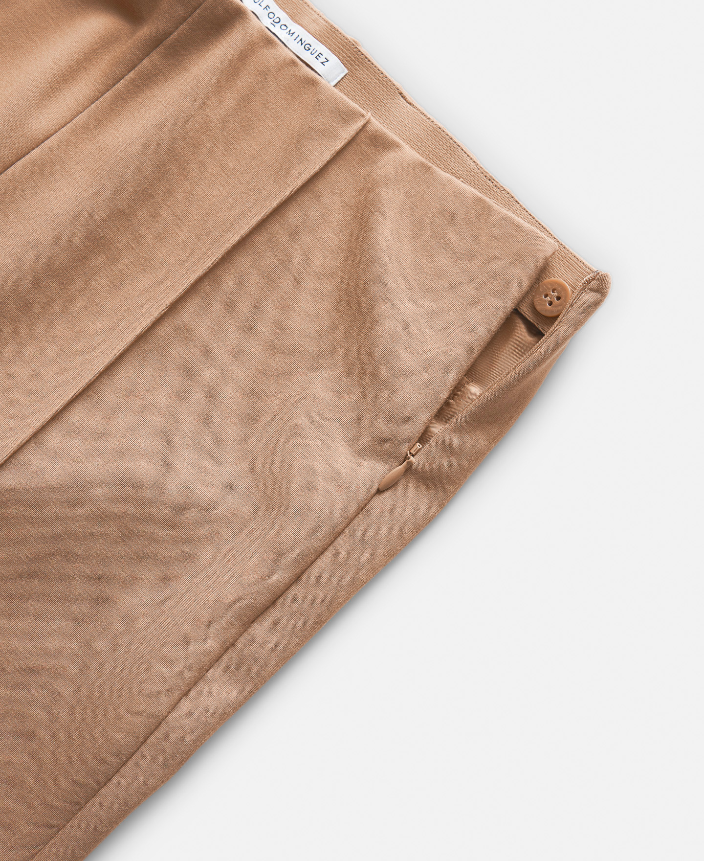 Pantalón recto en viscosa elástica camel image number 6