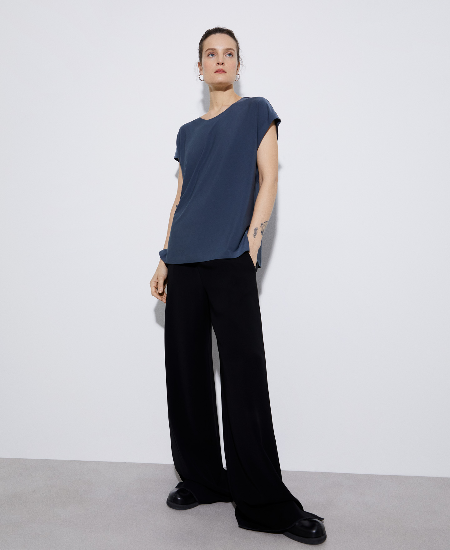 Box neckline t-shirt image number 1