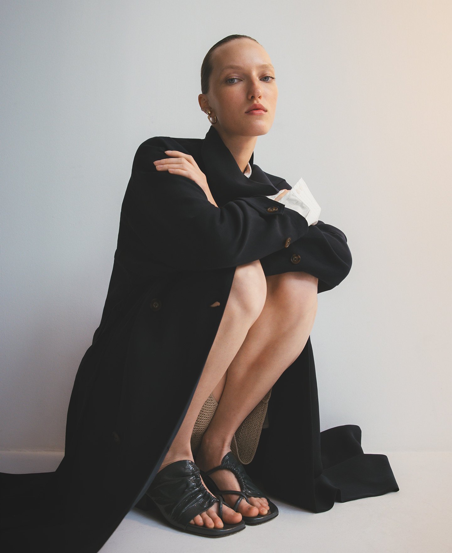 Sandalia asimétrica tacón piel mujer image number 4