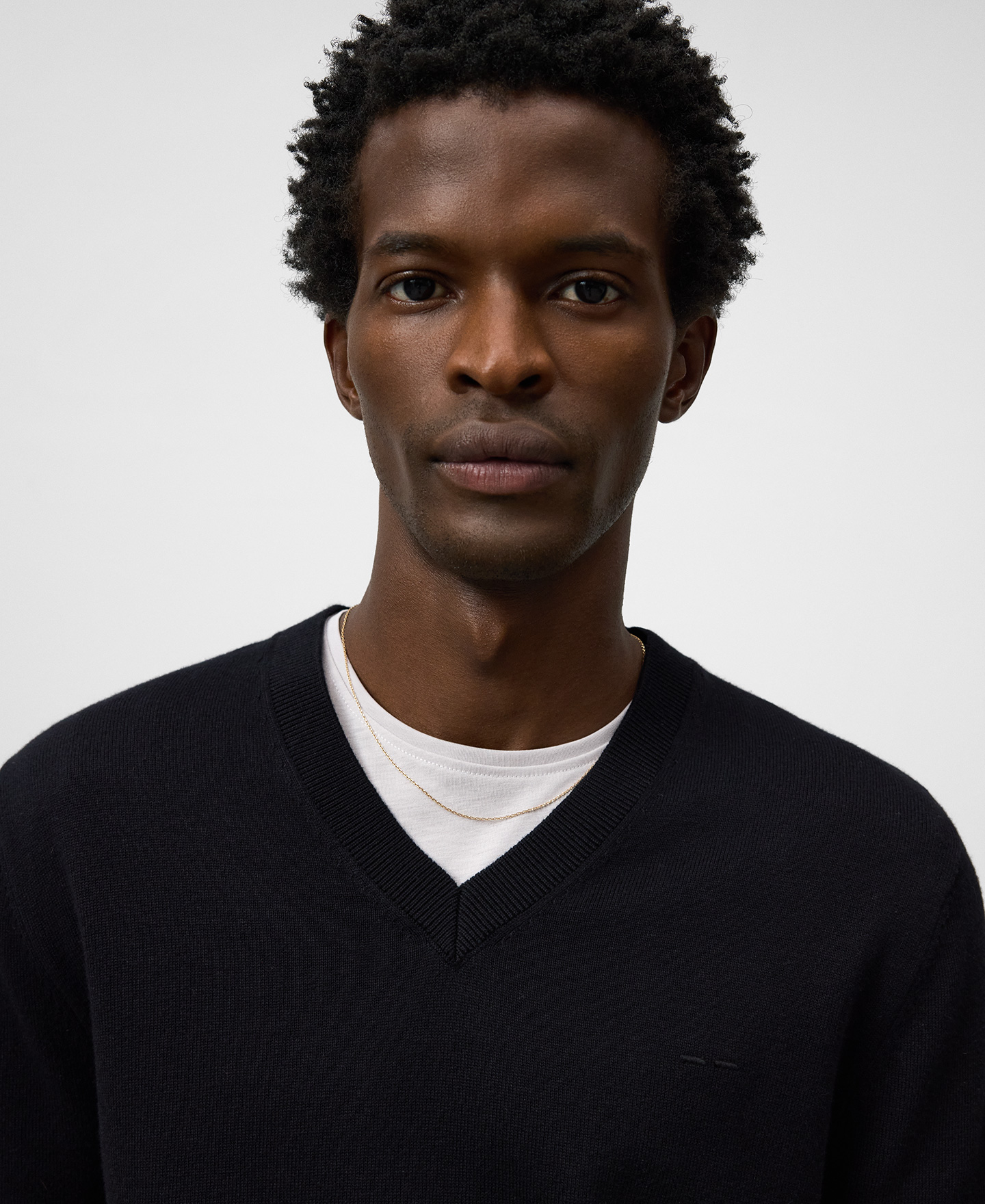 Regular fit V-neck sweater man image number 3