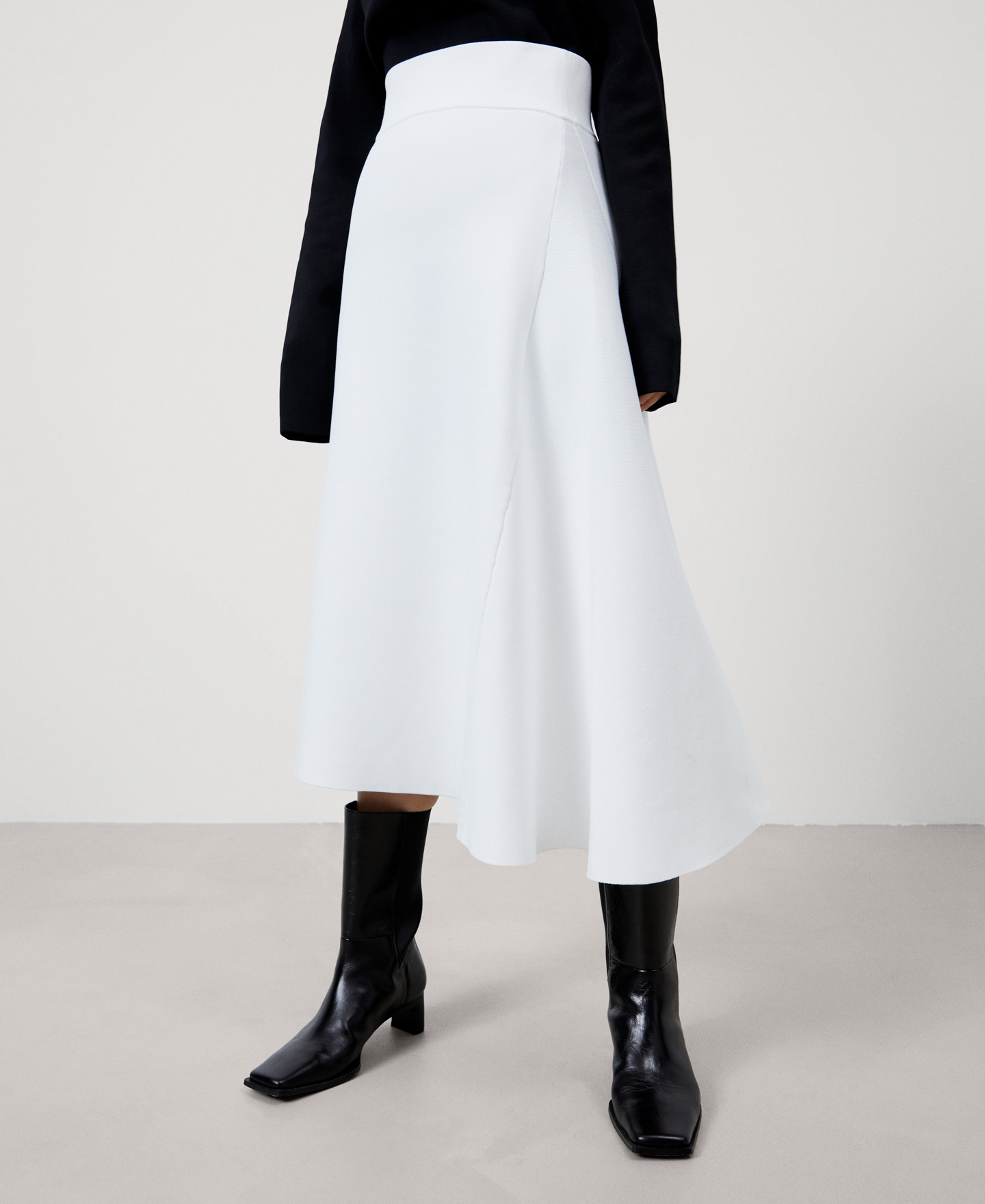 Side godet knit skirt image number 0