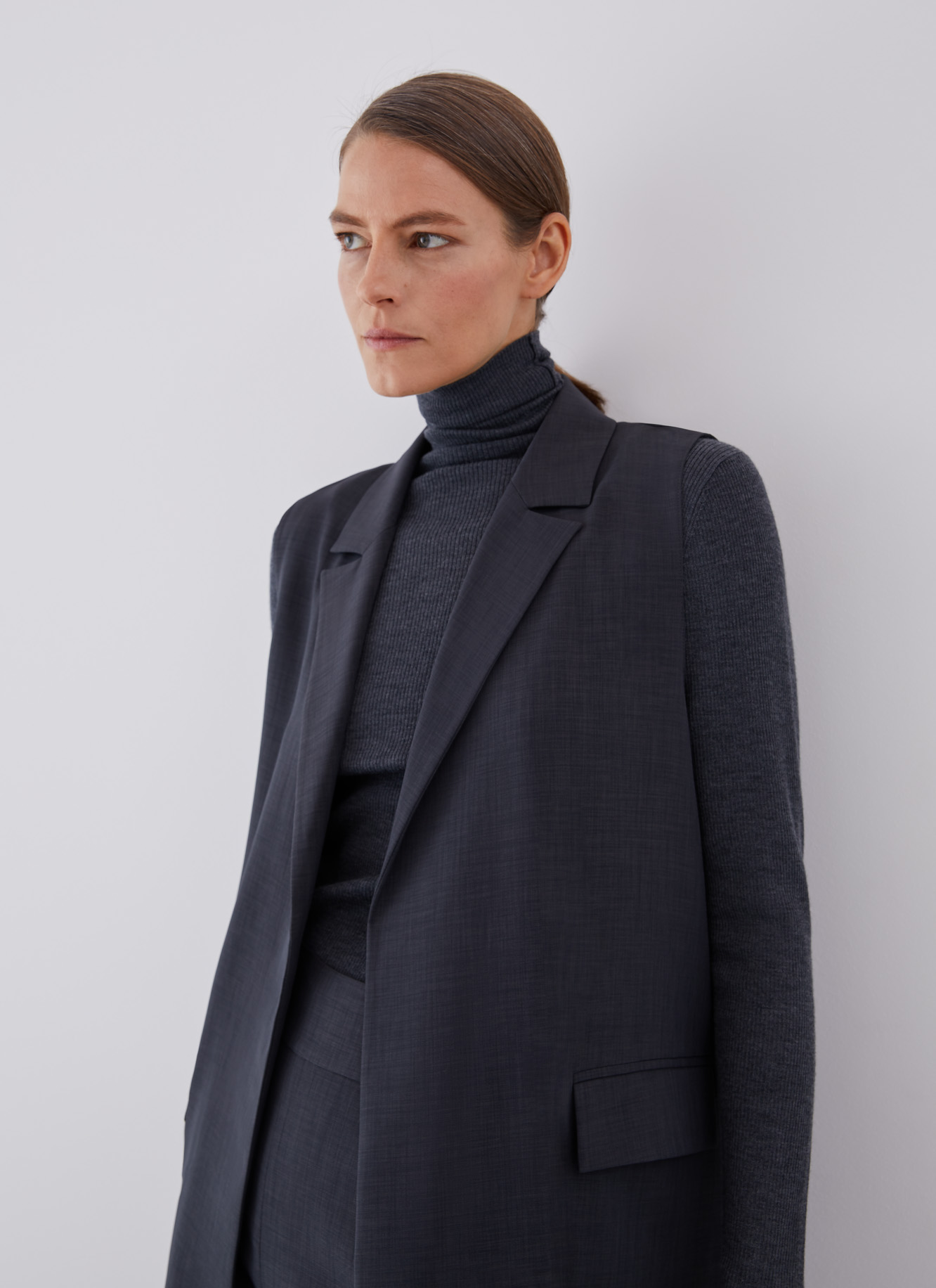 Long waistcoat with notched lapels image number 1