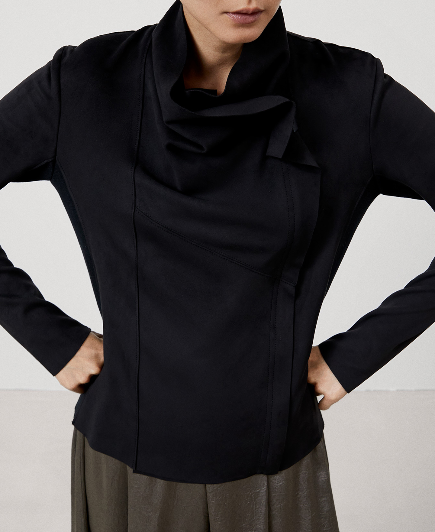Chaqueta biker cuello drapeado image number 0