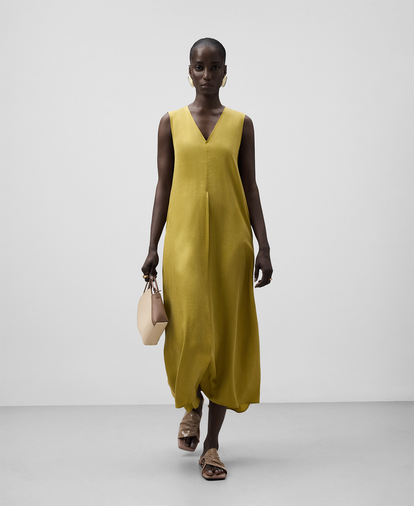 V-neckline long dress woman image number 1
