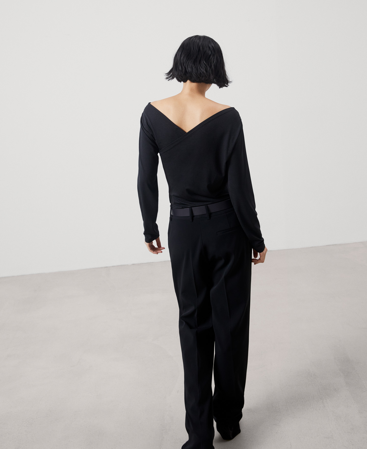 V-surplice neckline t-shirt image number 2