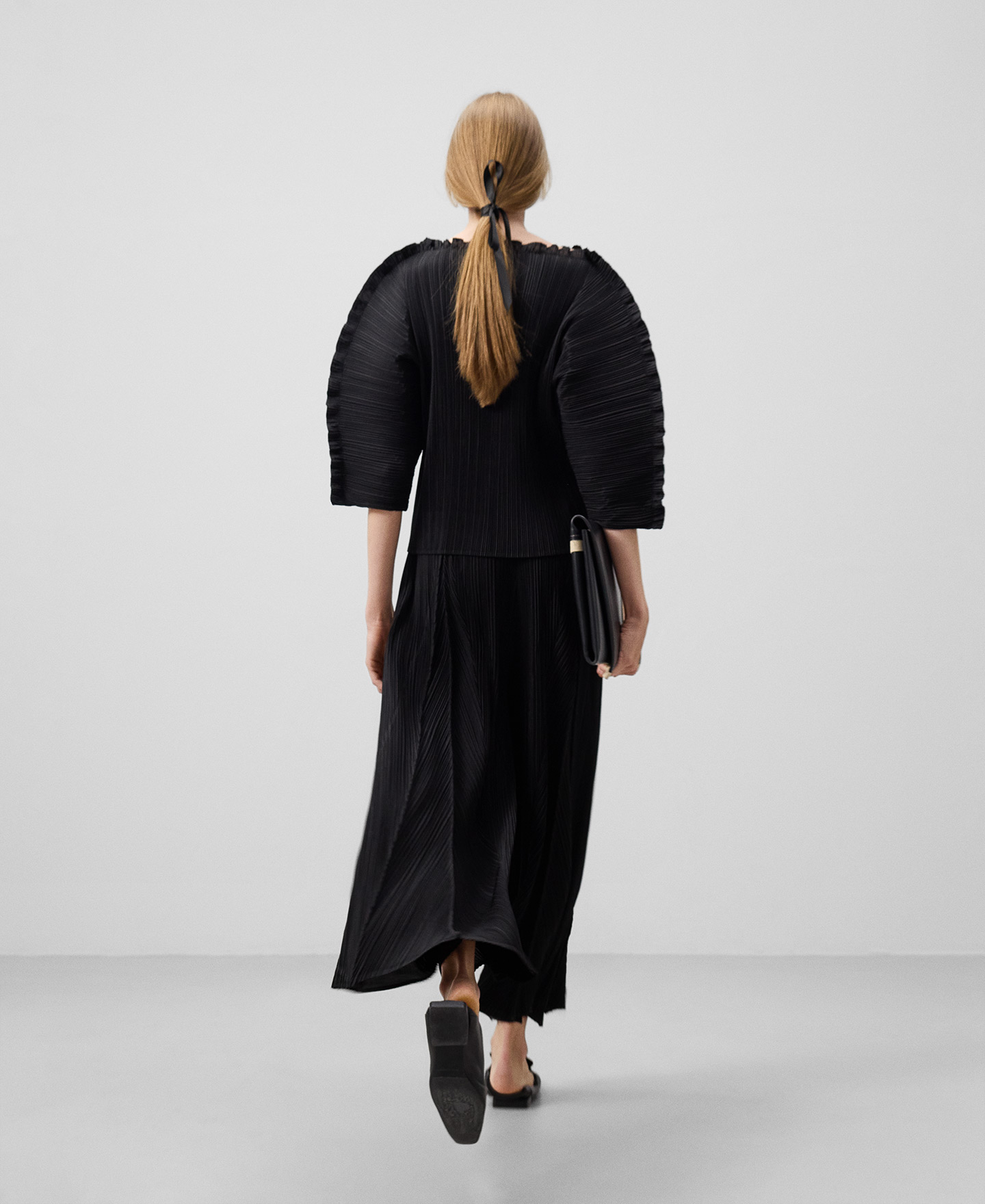 Crinkle palazzo trousers woman image number 2