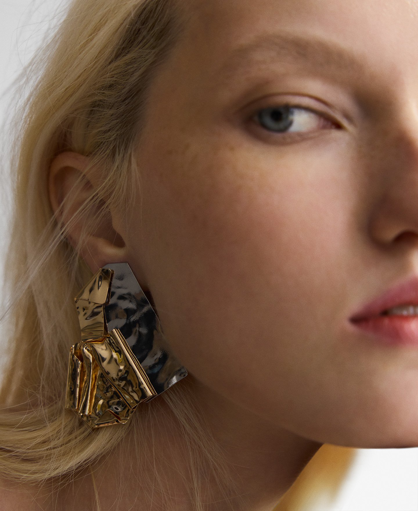 Maxi pendientes met&aacute;licos pliegues image number 4