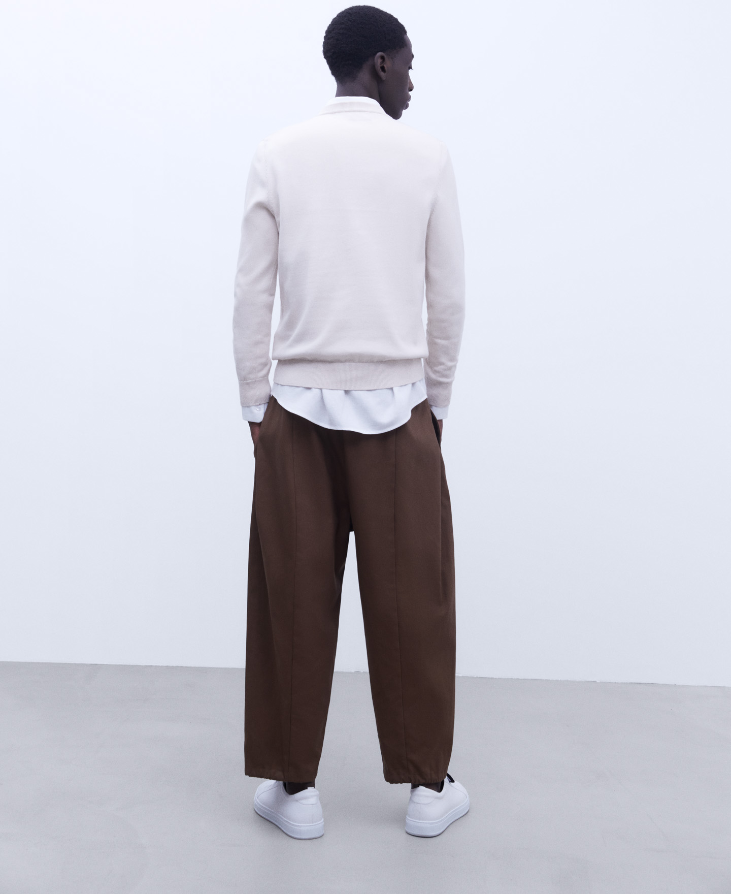 Organic cotton V-neck sweater image number 2