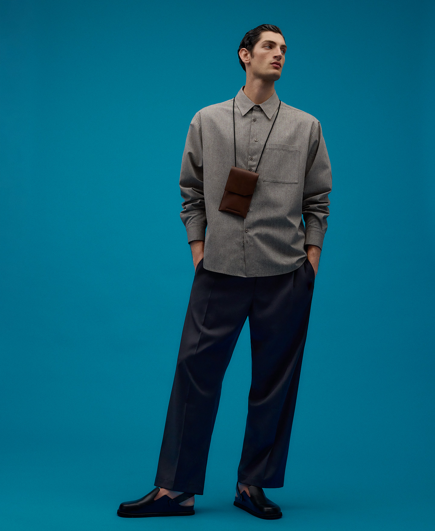 Leather mobile phone holder man image number 4