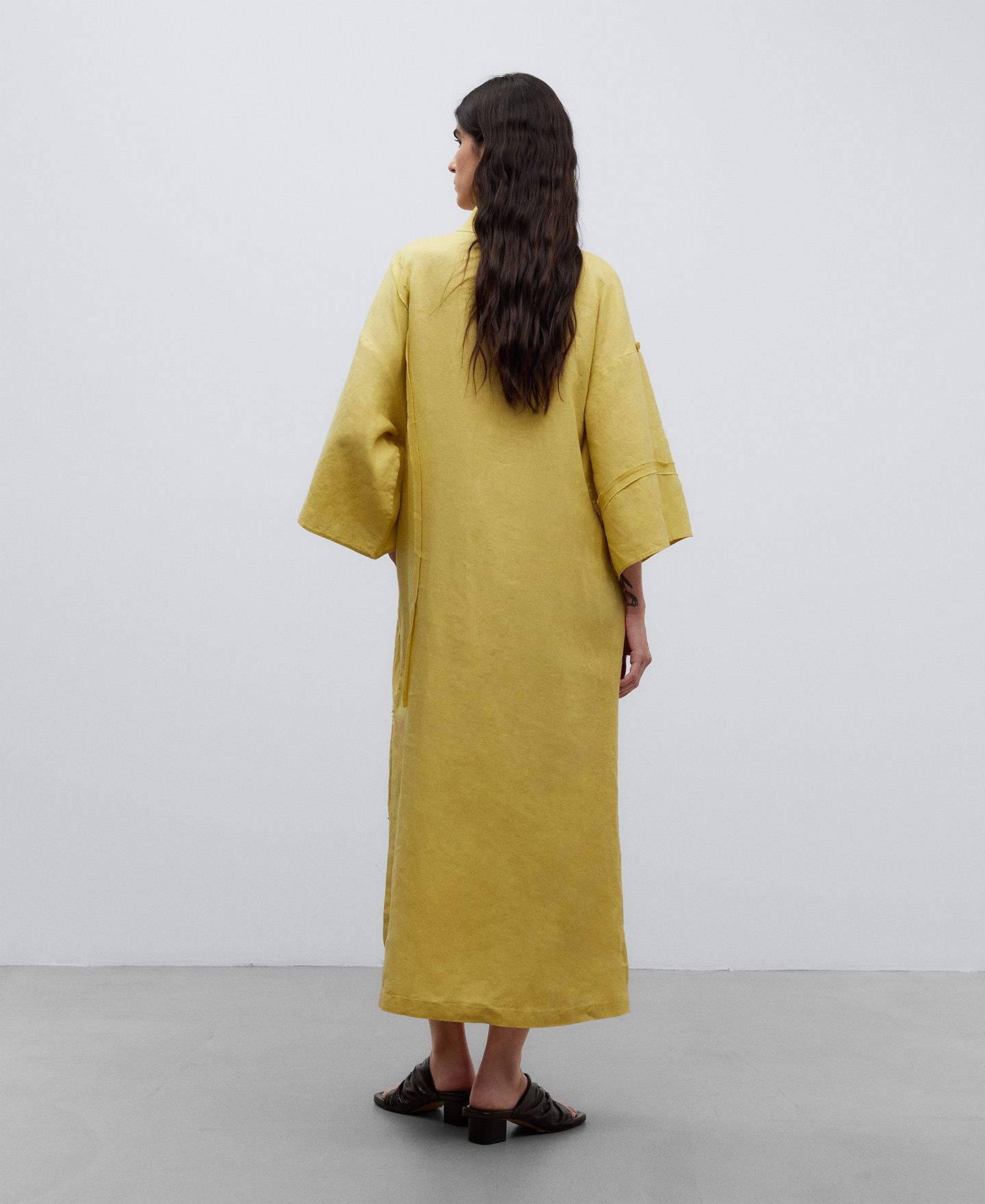 European linen yellow kaftan woman image number 2