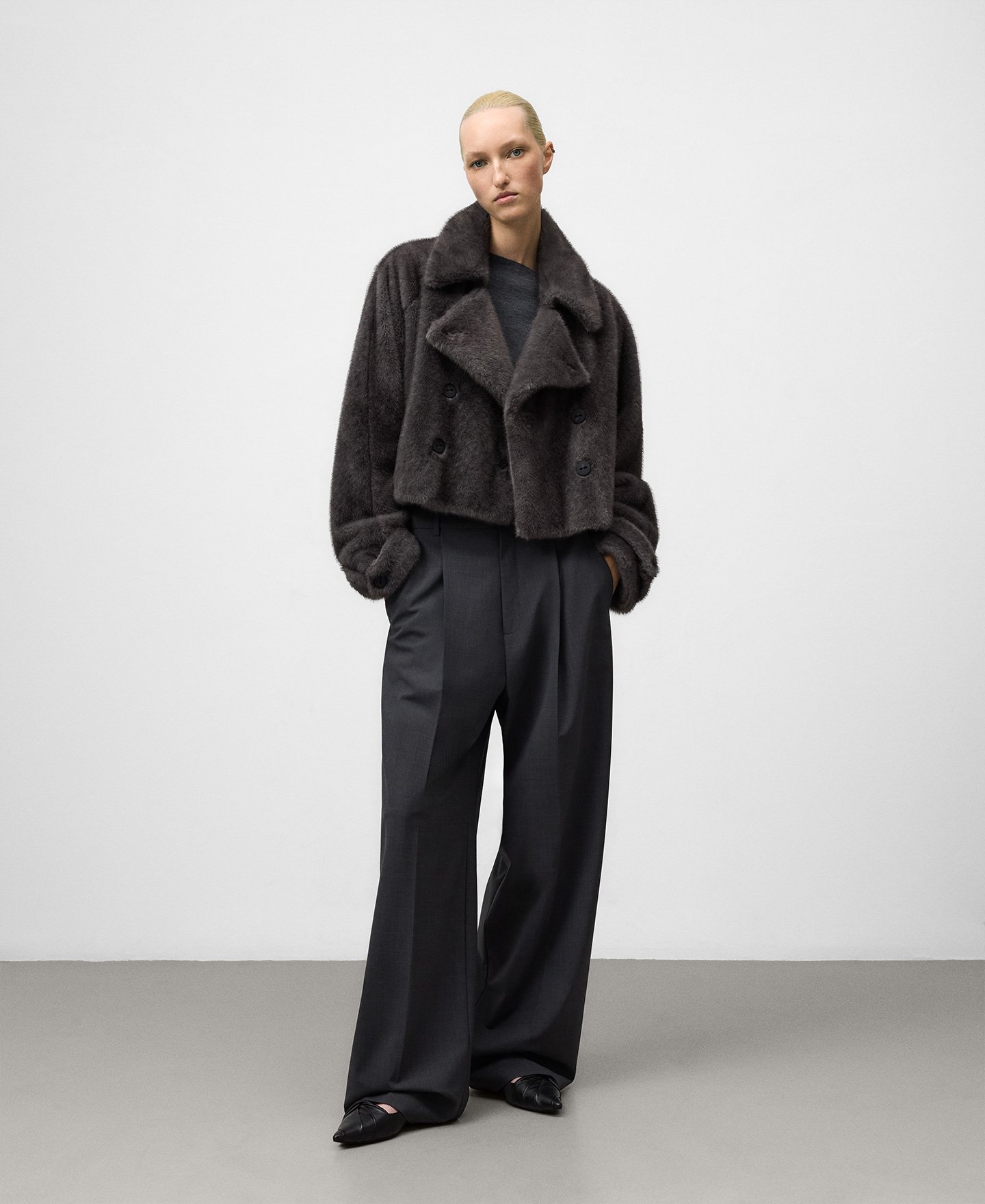 Faux fur short coat woman image number 1
