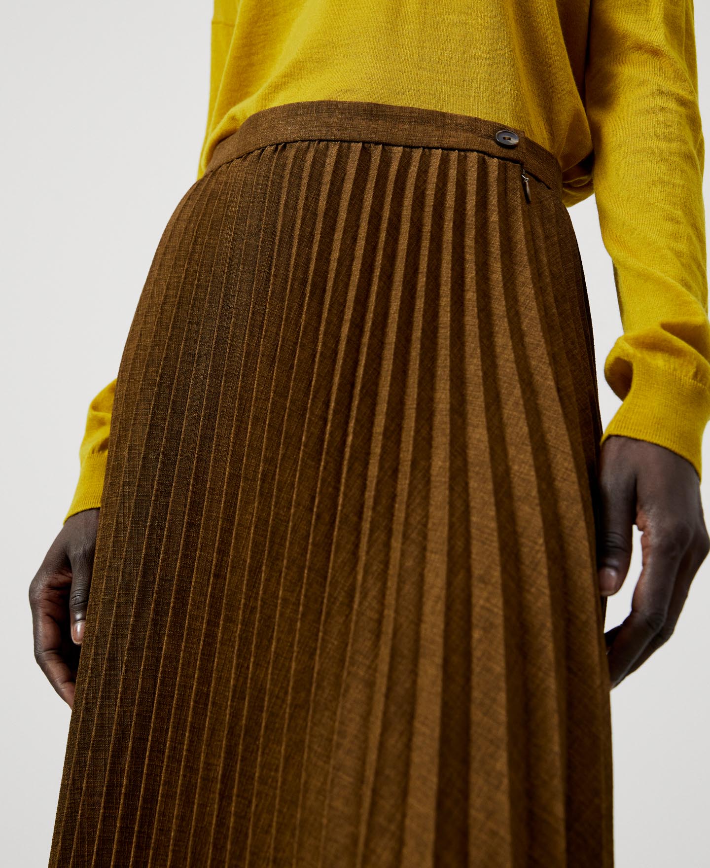 Pleated midi skirt image number 3