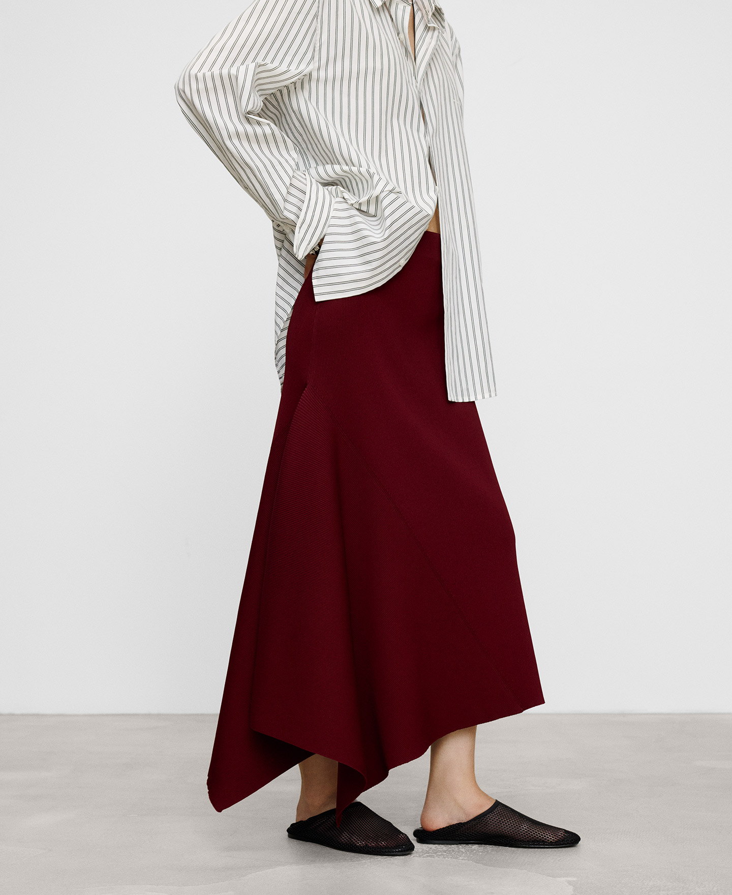 Structured knit skirt with side godet image number 0