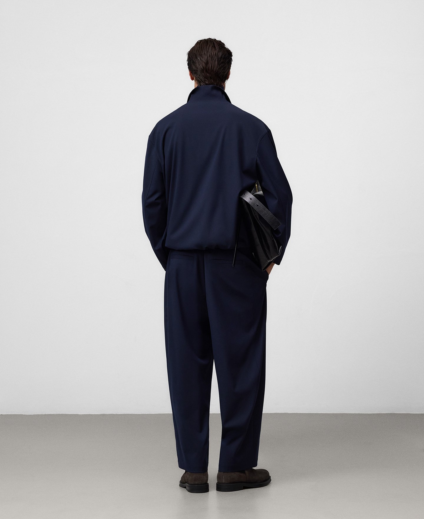 Barrel fit trousers man image number 2