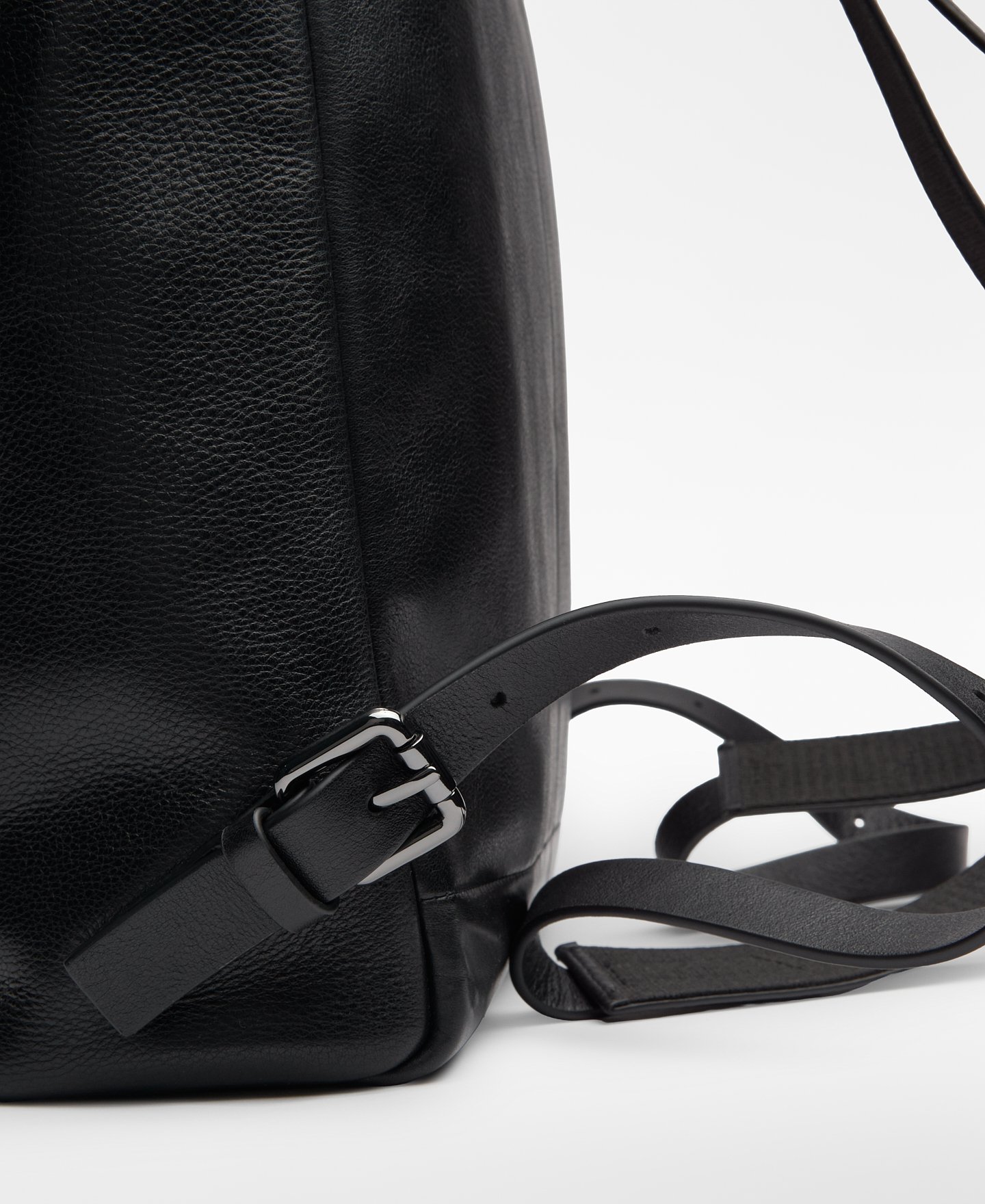 Mochila solapa piel image number 2