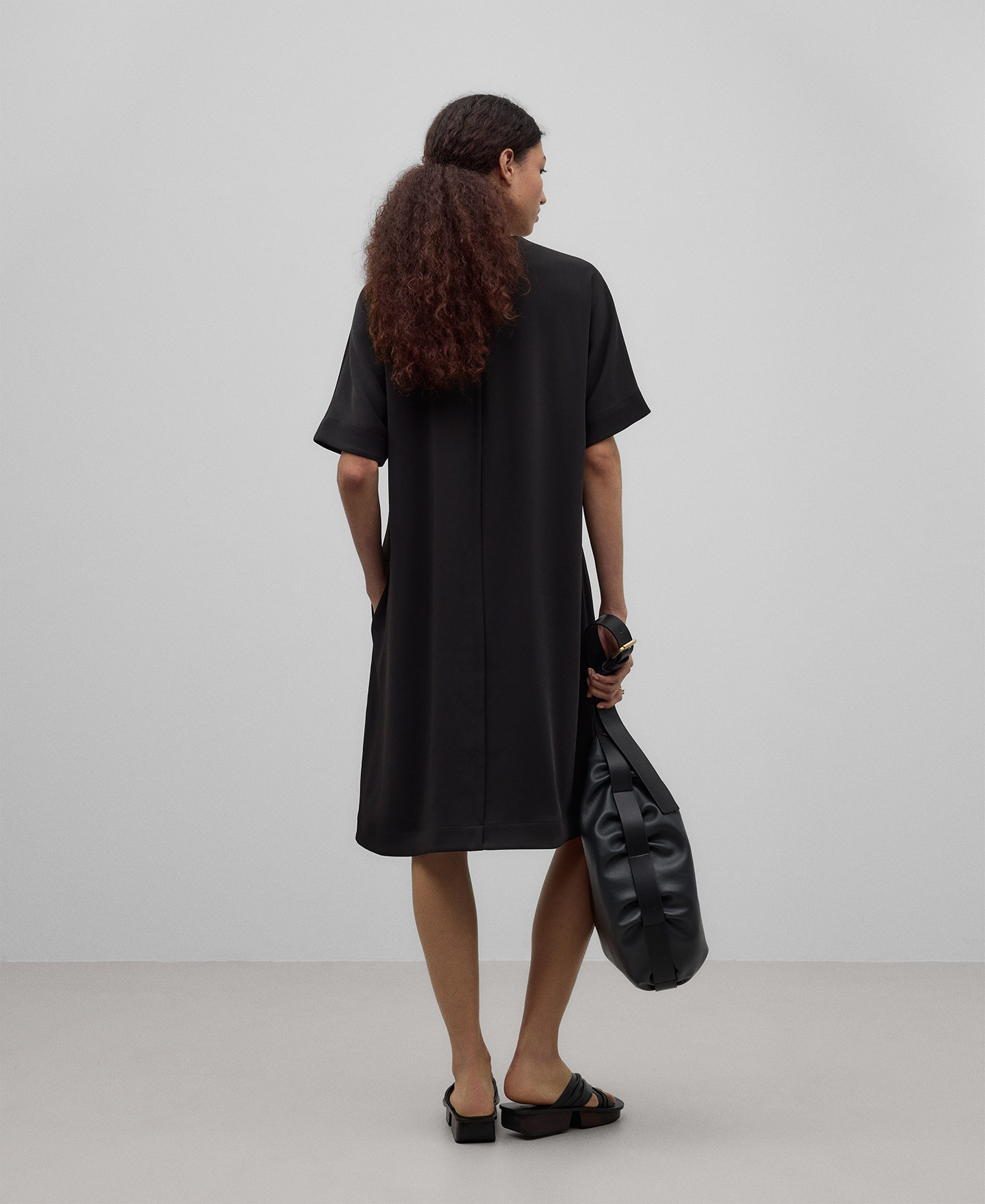 Vestido amplio negro mujer image number 2