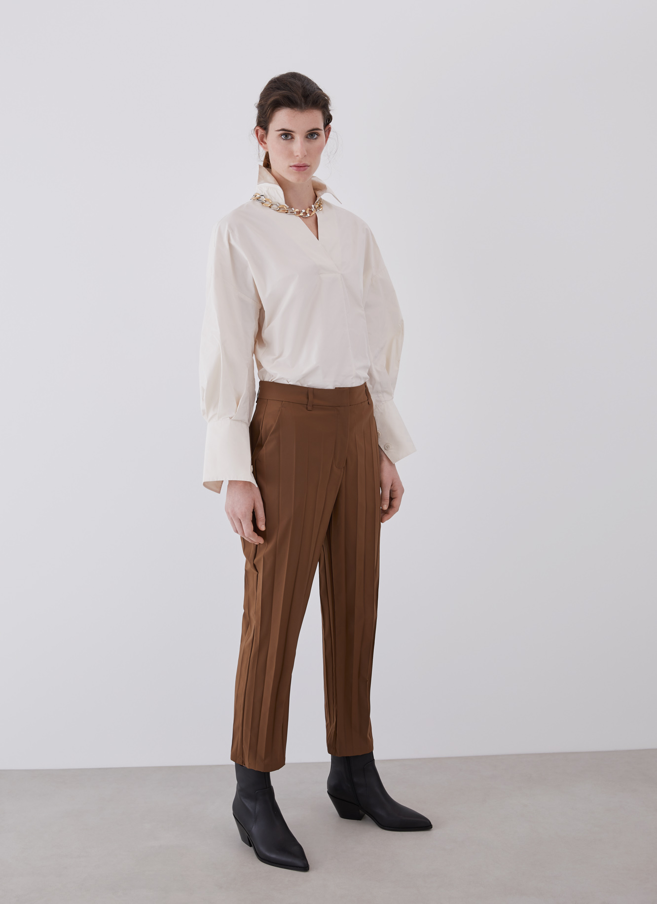 Pleated ankle length trousers image number 3