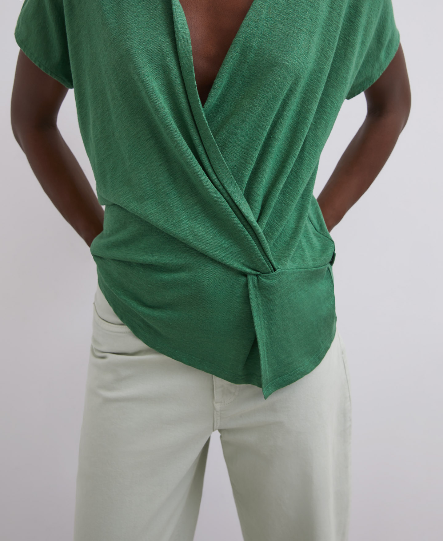 Camiseta en lino elástico image number 2