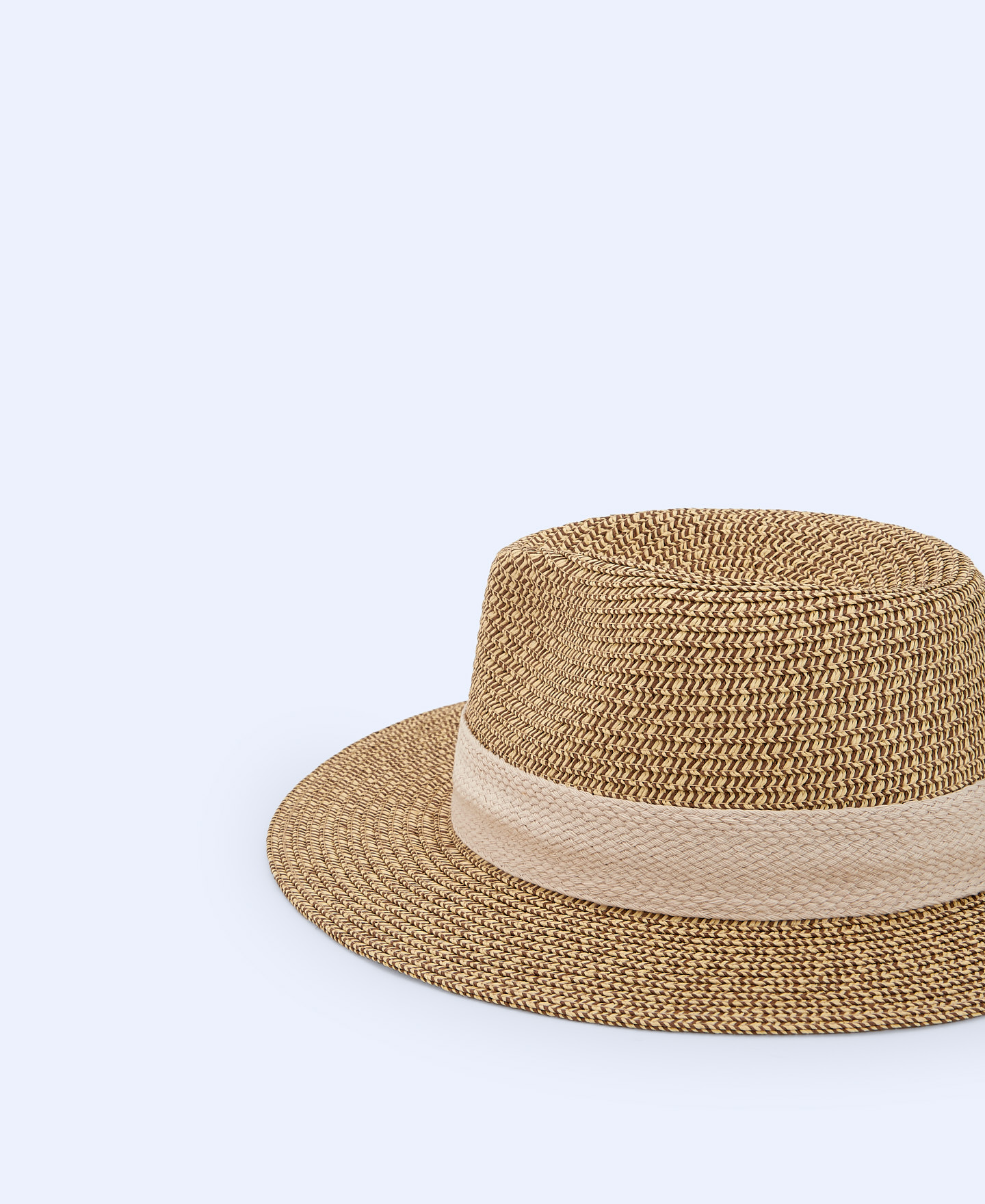 Sombrero en papel responsable image number 2