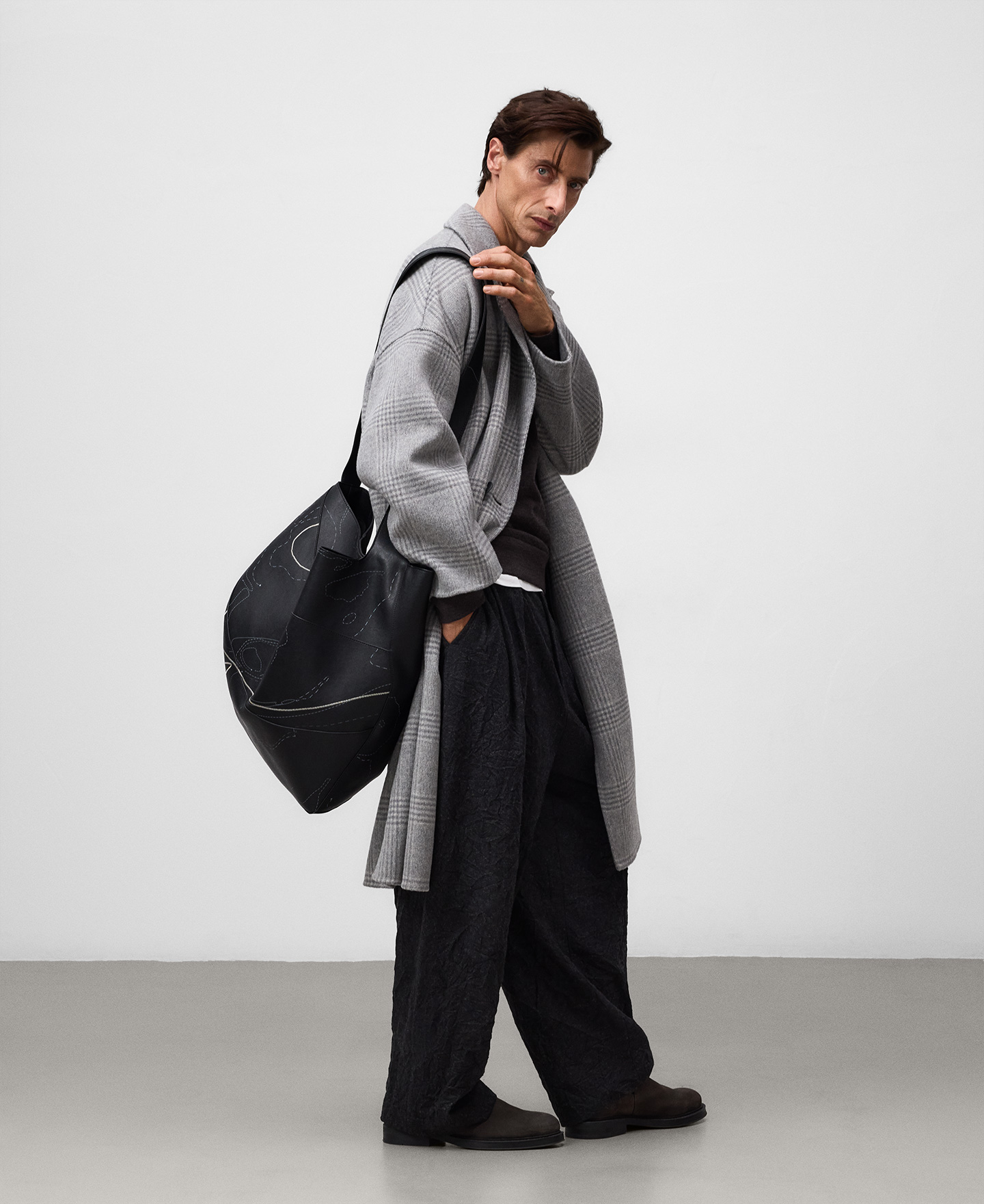 Maxi shopper desestructurado hombre image number 5