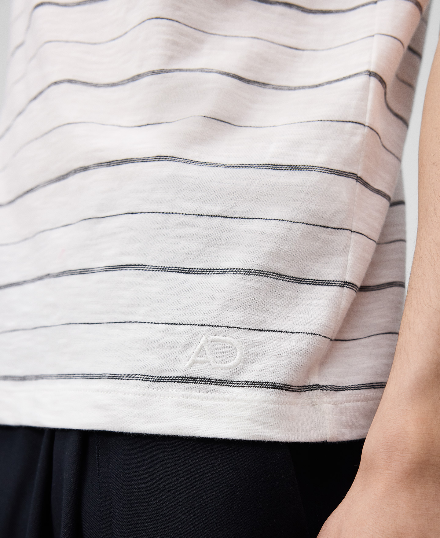 T-shirt blanc à rayures en coton homme image number 3