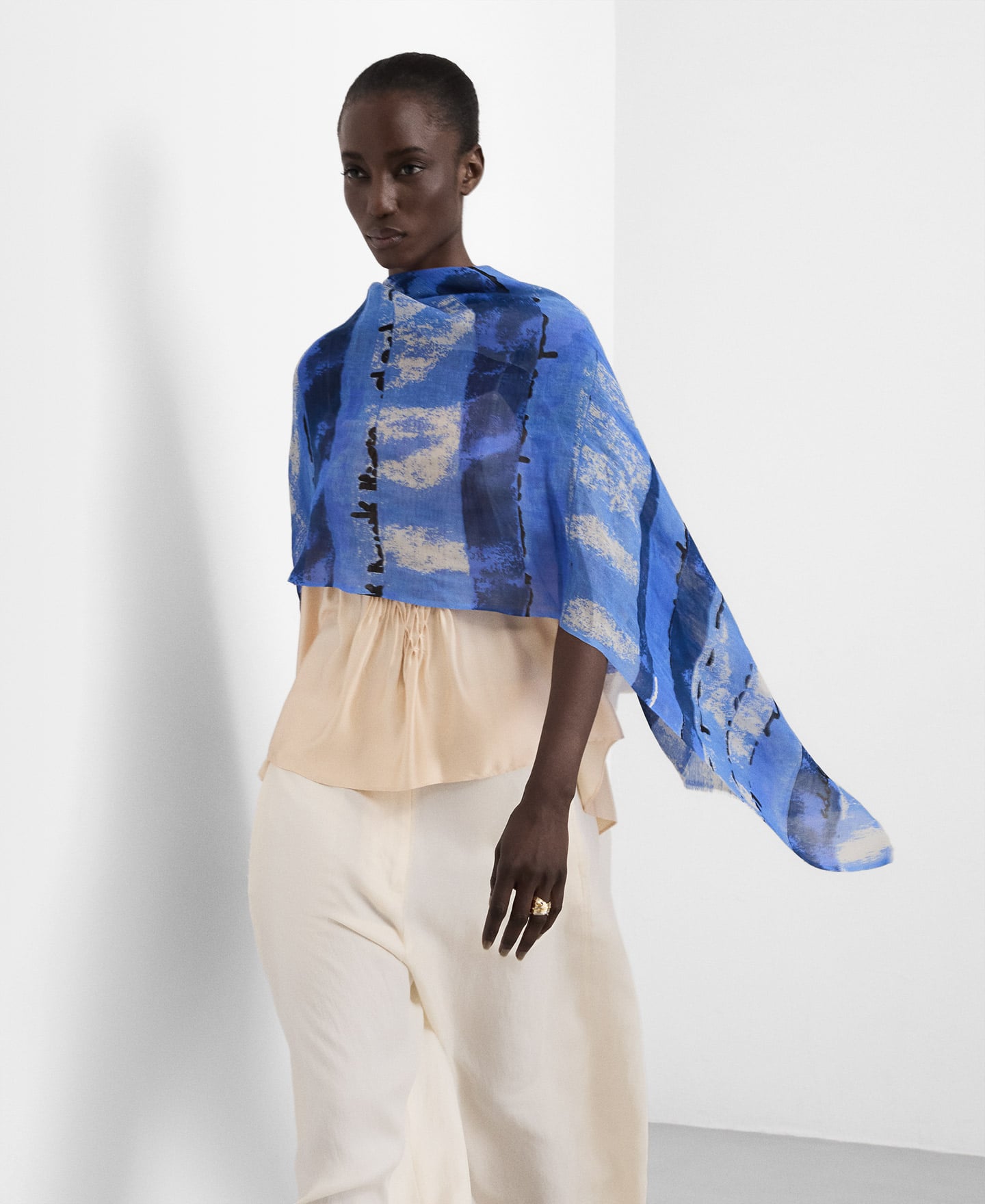 Chal estampado letras lino y modal image number 3