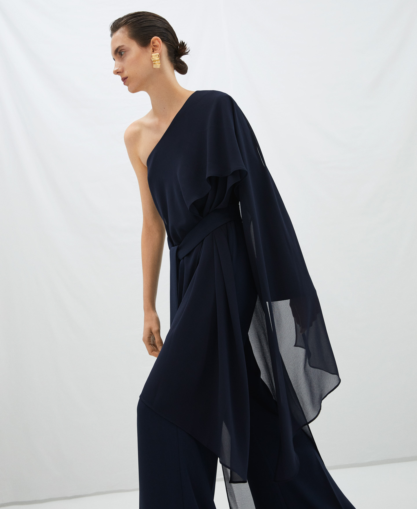 Asymmetrical neckline and fall jumpsuit image number 0