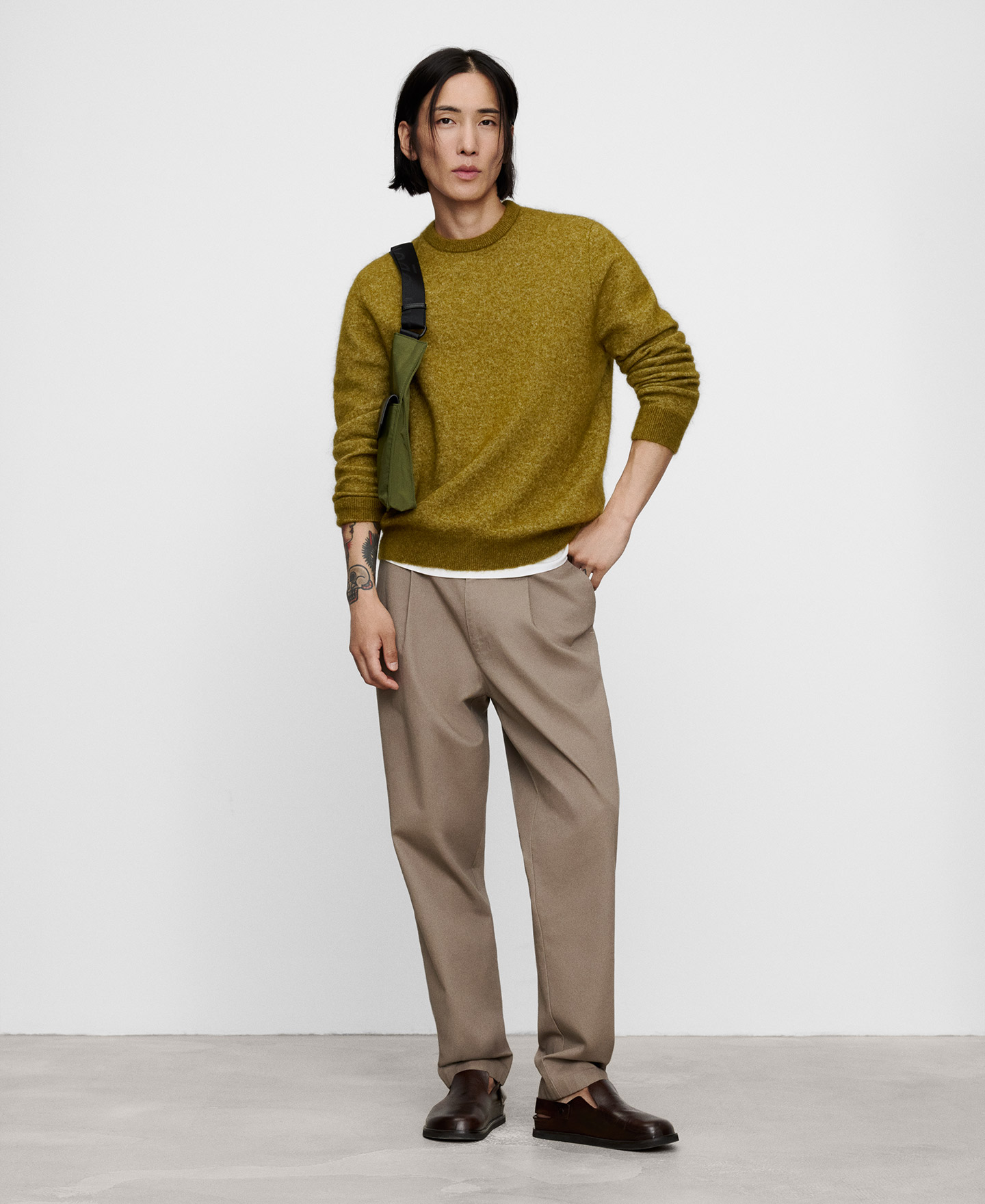 Regular fit pleated chino trousers image number 1