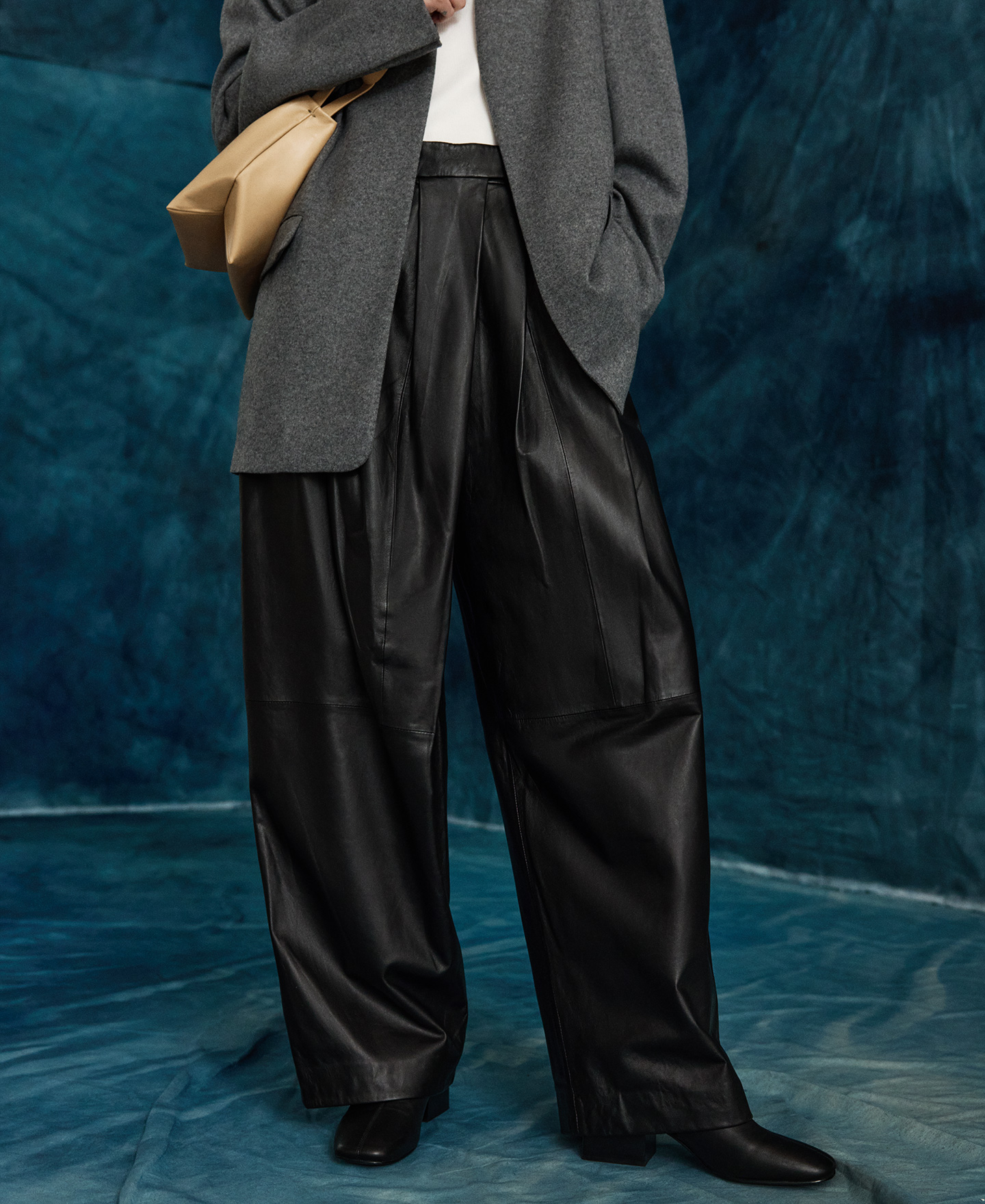 Leather pleated trousers woman image number 0