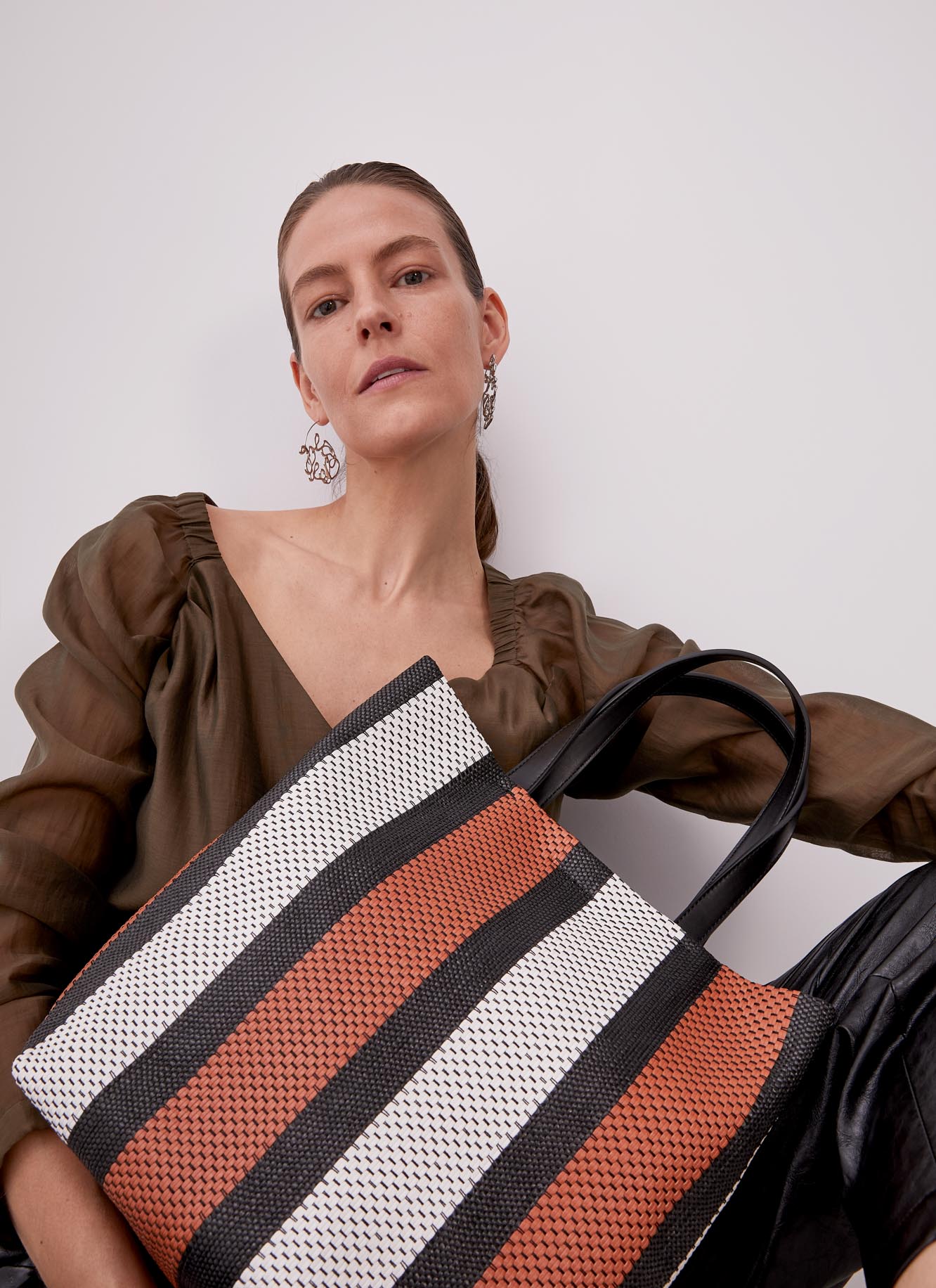Striped shopper bag with raffia finish image number 3