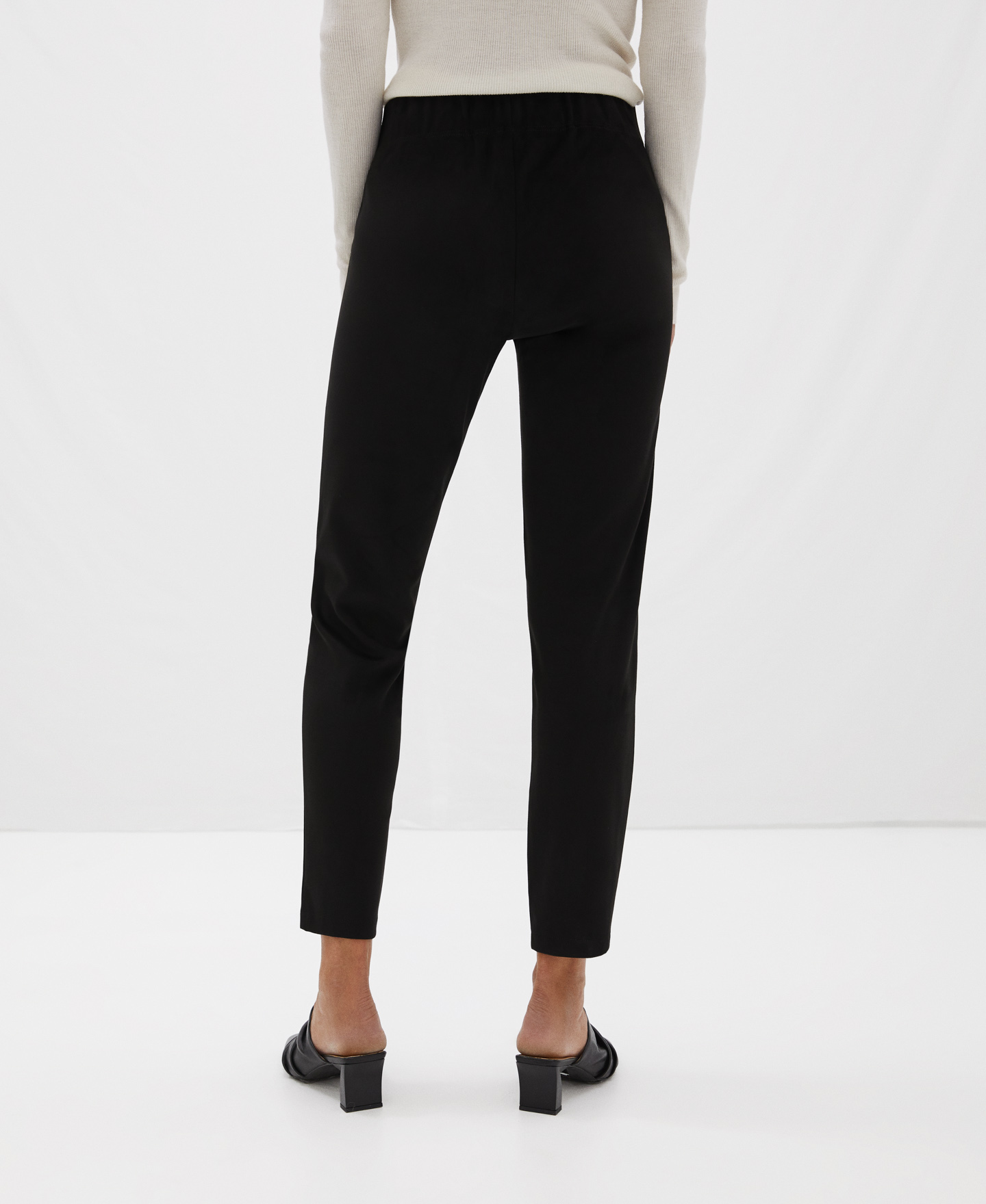 Stretch leggings in faux suede image number 2