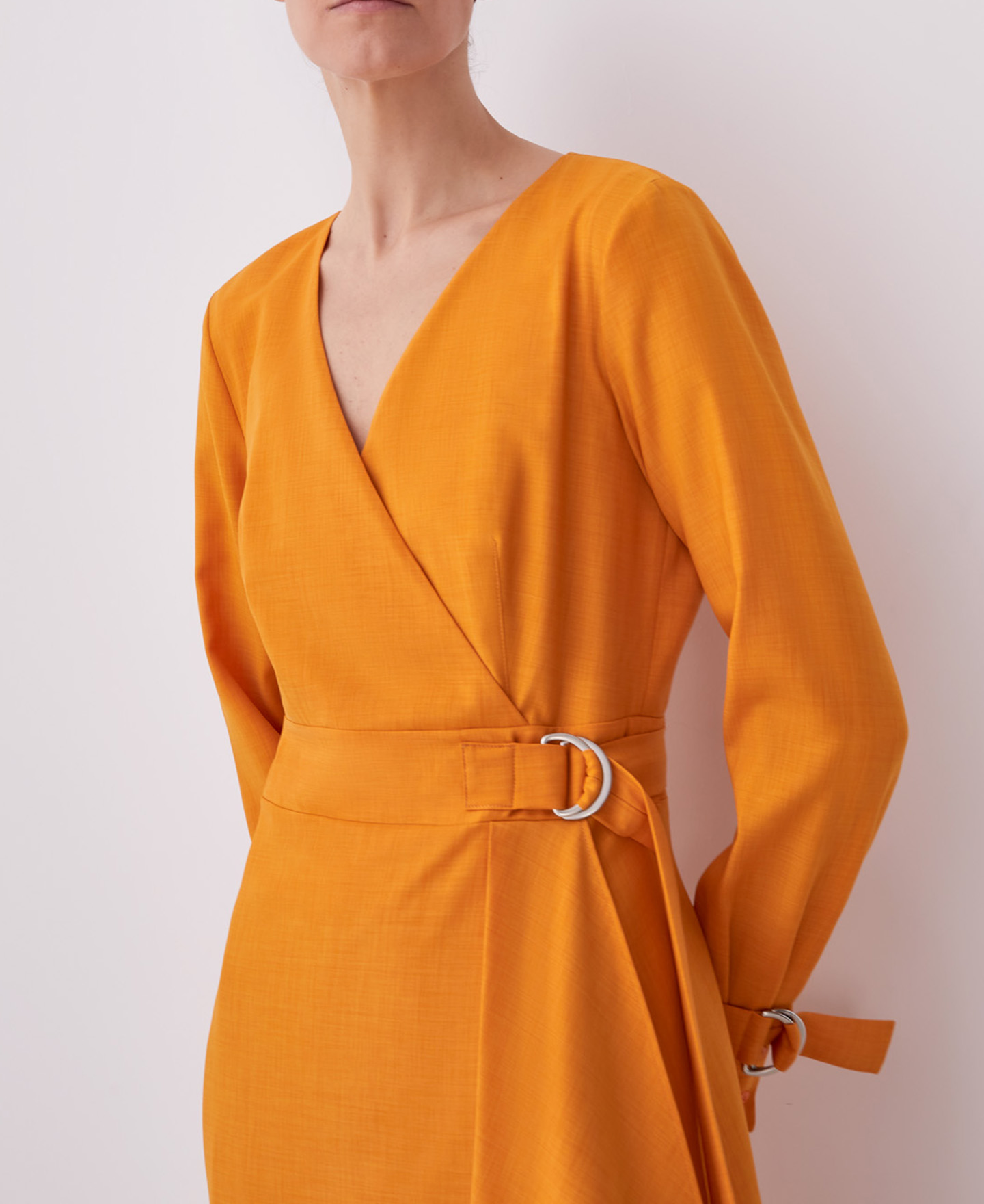 Vestido cruzado con godet lateral image number 1